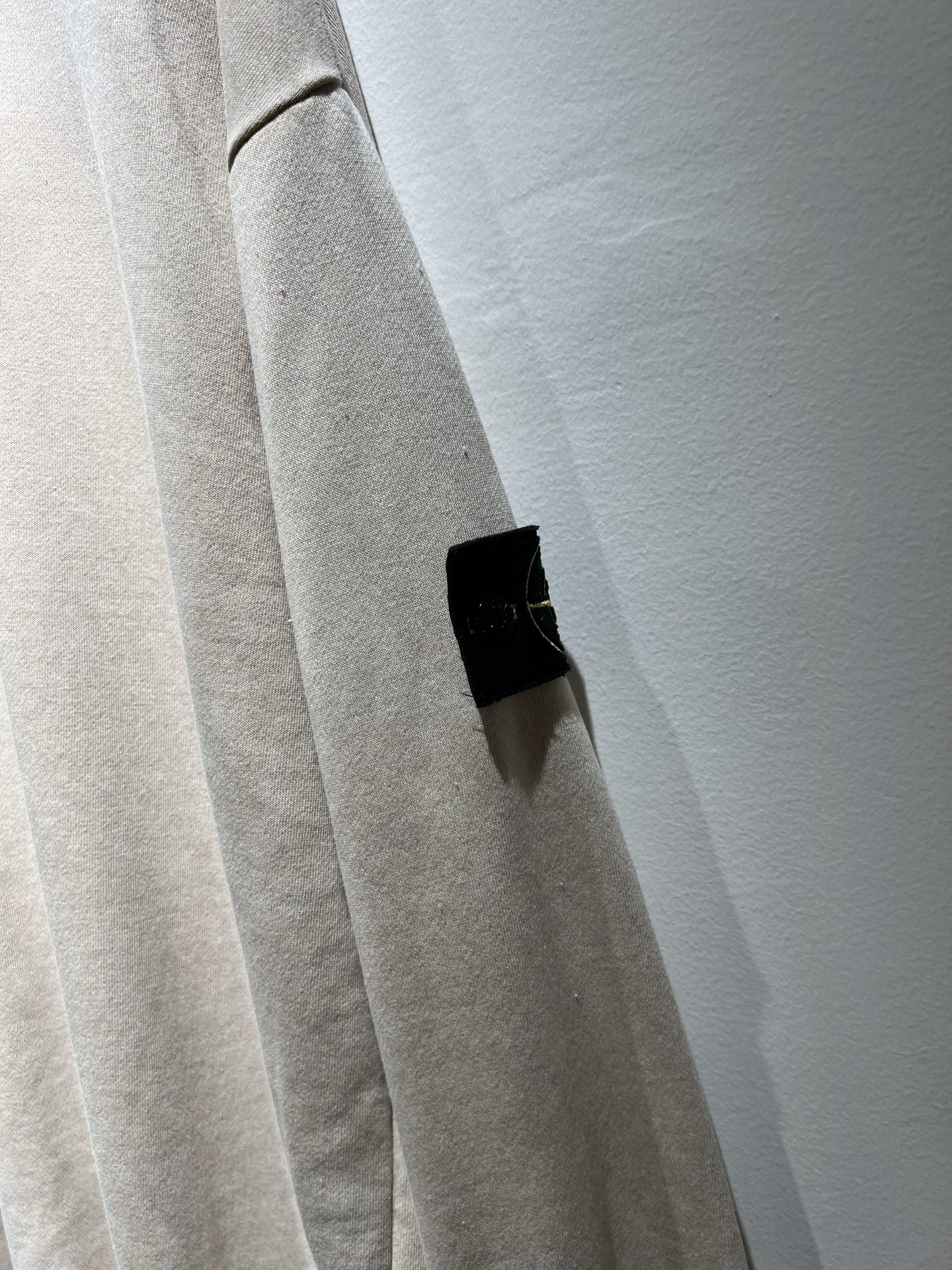 StoneIsland 石头岛2025秋冬新款做旧男女同款👫卫衣，品牌最新设计元素！既不单调也不复杂,恰