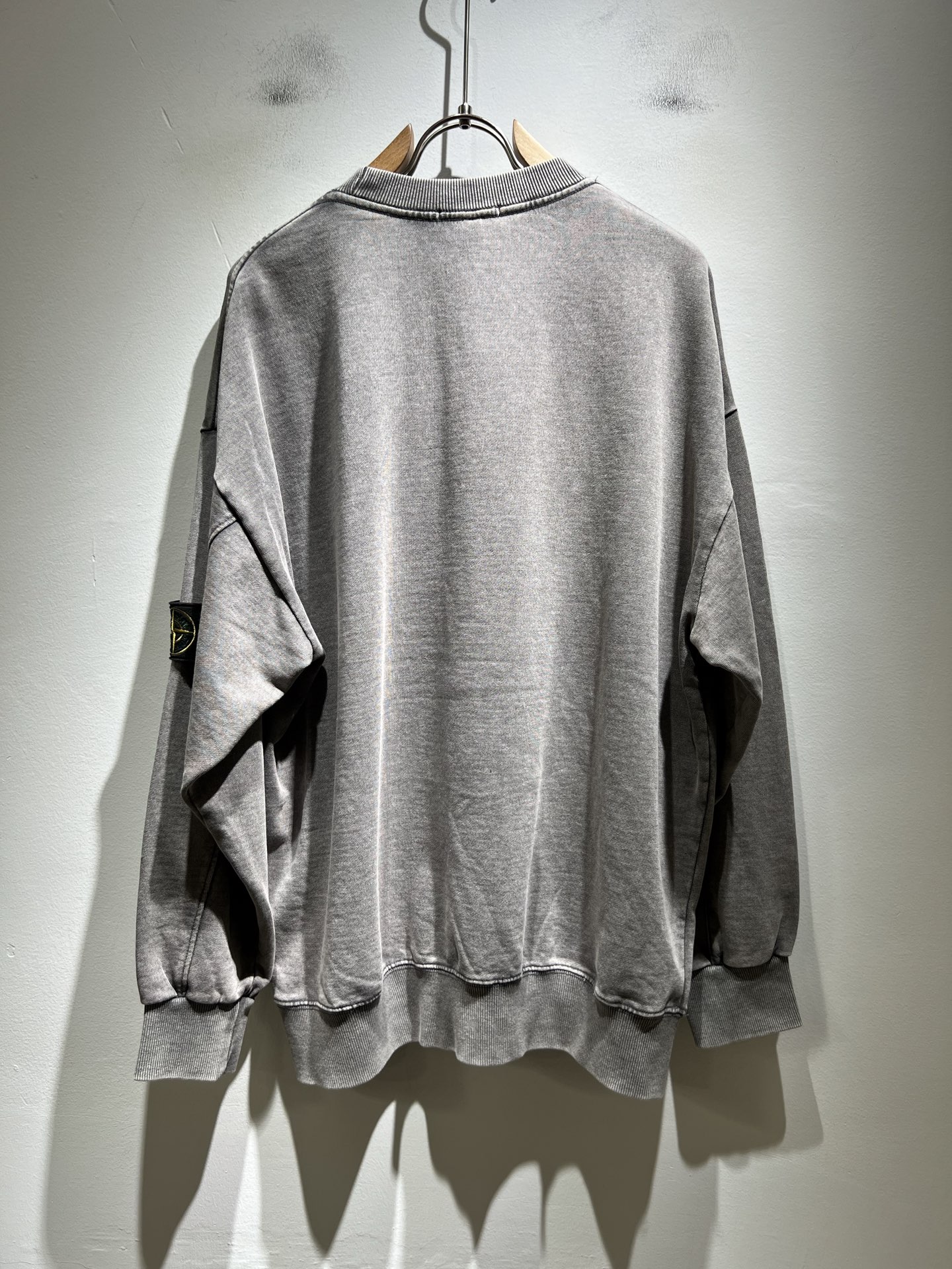 StoneIsland 石头岛2025秋冬新款做旧男女同款👫卫衣，品牌最新设计元素！既不单调也不复杂,恰