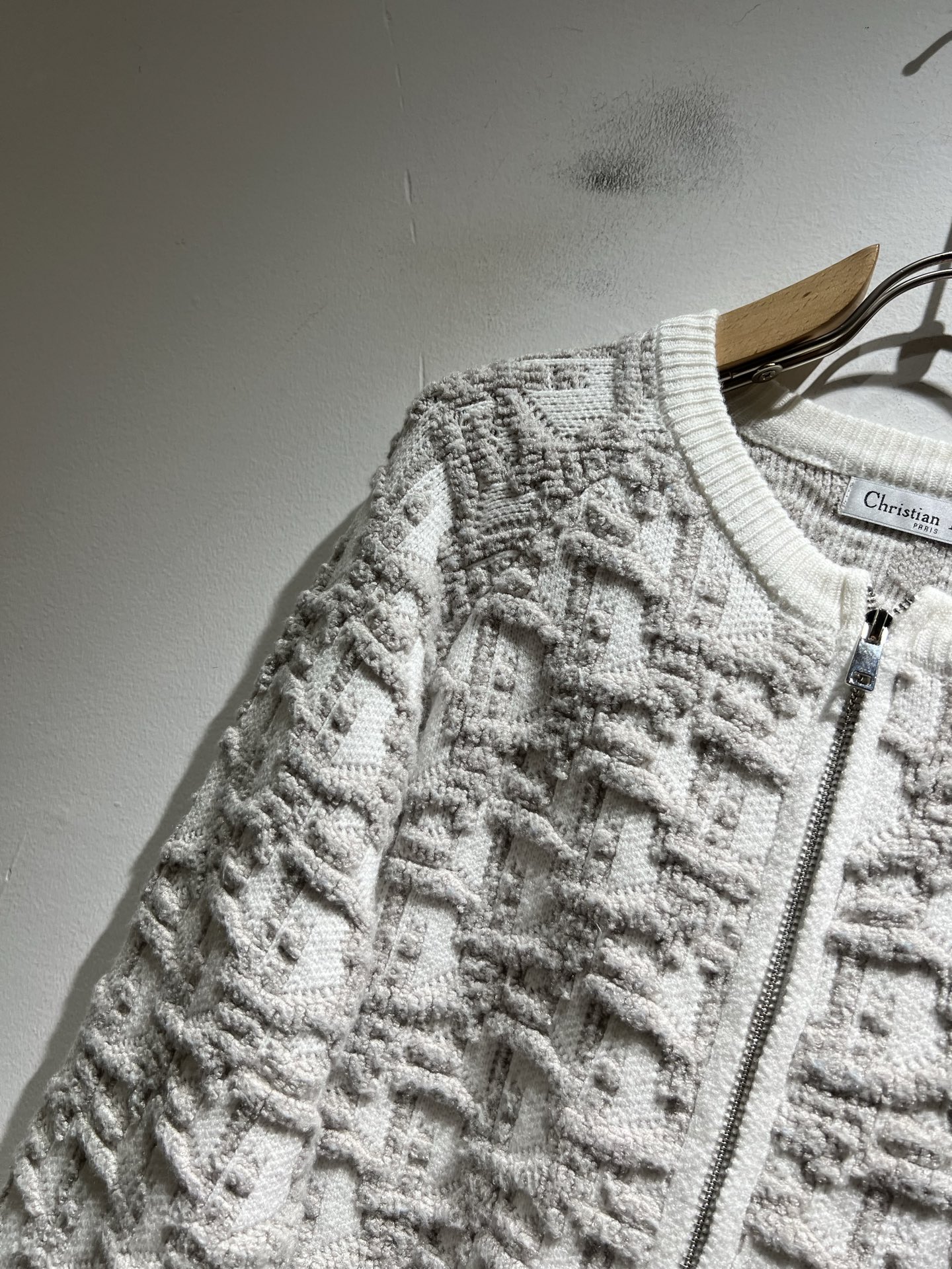 Dio*迪家 2025秋冬新款男女同款👫针织羊毛开衫，专柜同步发售！定制专属羊毛🐑面料，从容百搭，档次极