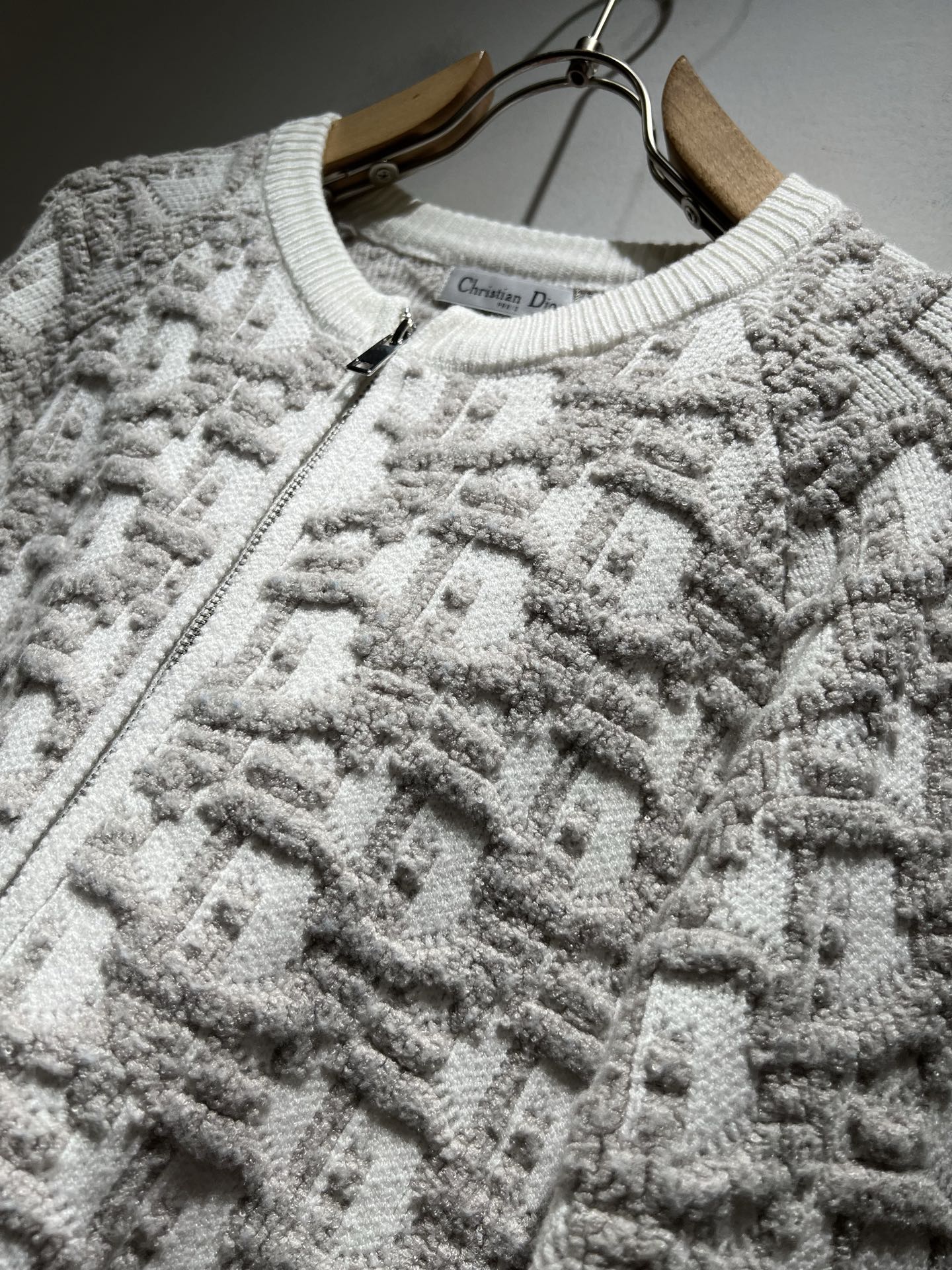 Dio*迪家 2025秋冬新款男女同款👫针织羊毛开衫，专柜同步发售！定制专属羊毛🐑面料，从容百搭，档次极