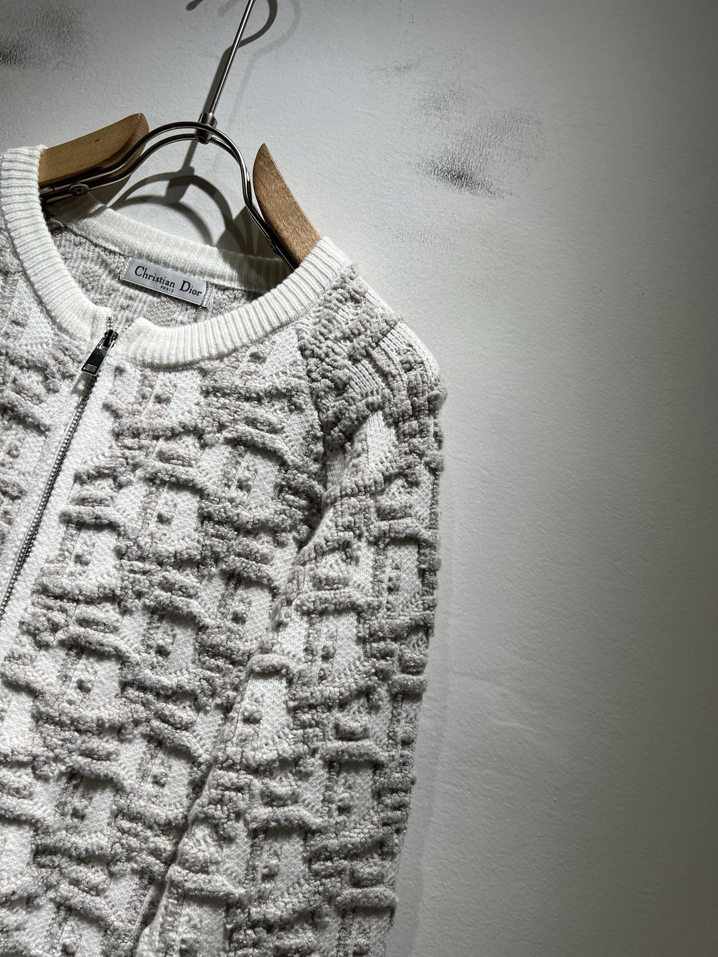 Dio*迪家 2025秋冬新款男女同款👫针织羊毛开衫，专柜同步发售！定制专属羊毛🐑面料，从容百搭，档次极