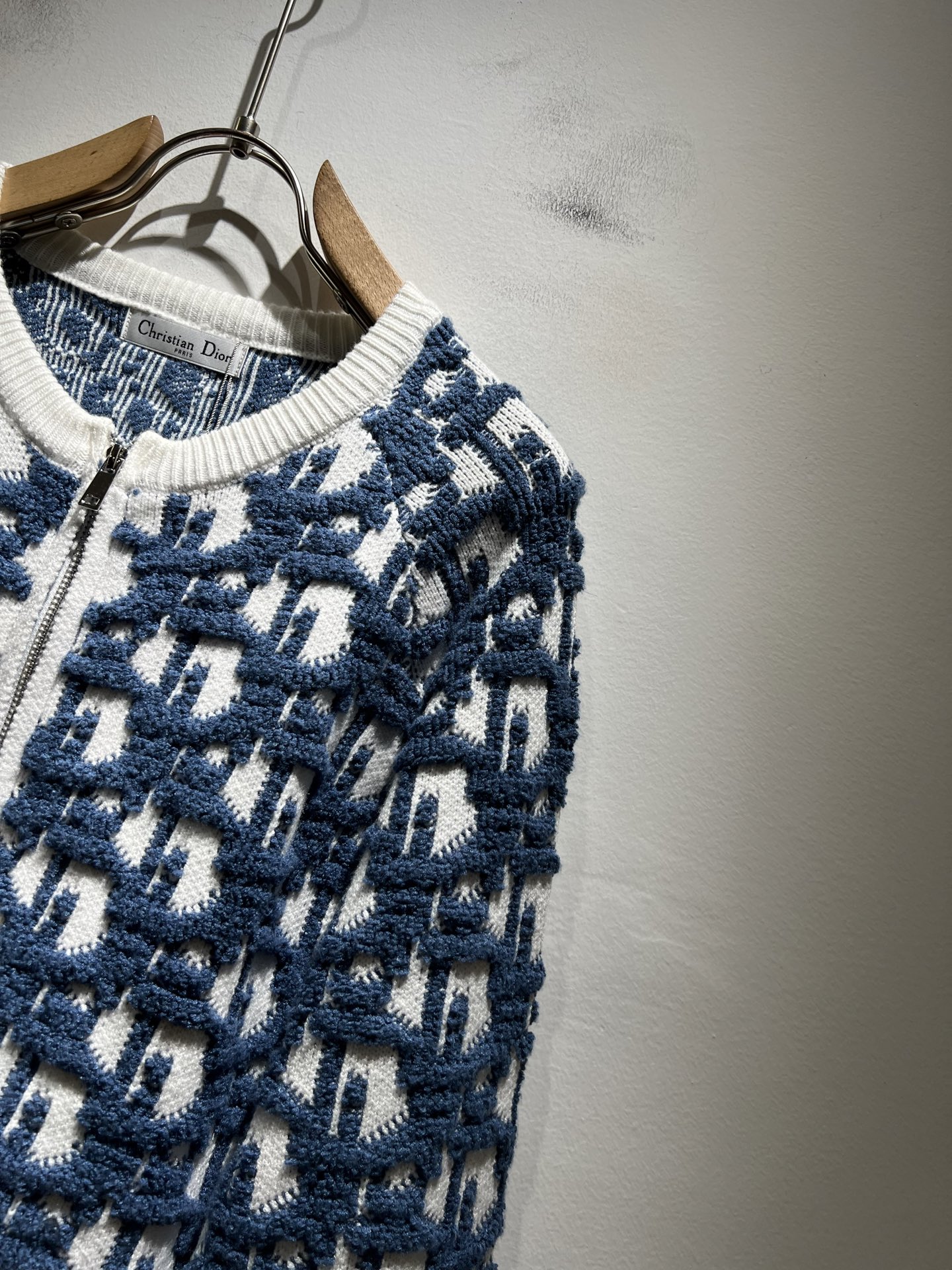 Dio*迪家 2025秋冬新款男女同款👫针织羊毛开衫，专柜同步发售！定制专属羊毛🐑面料，从容百搭，档次极