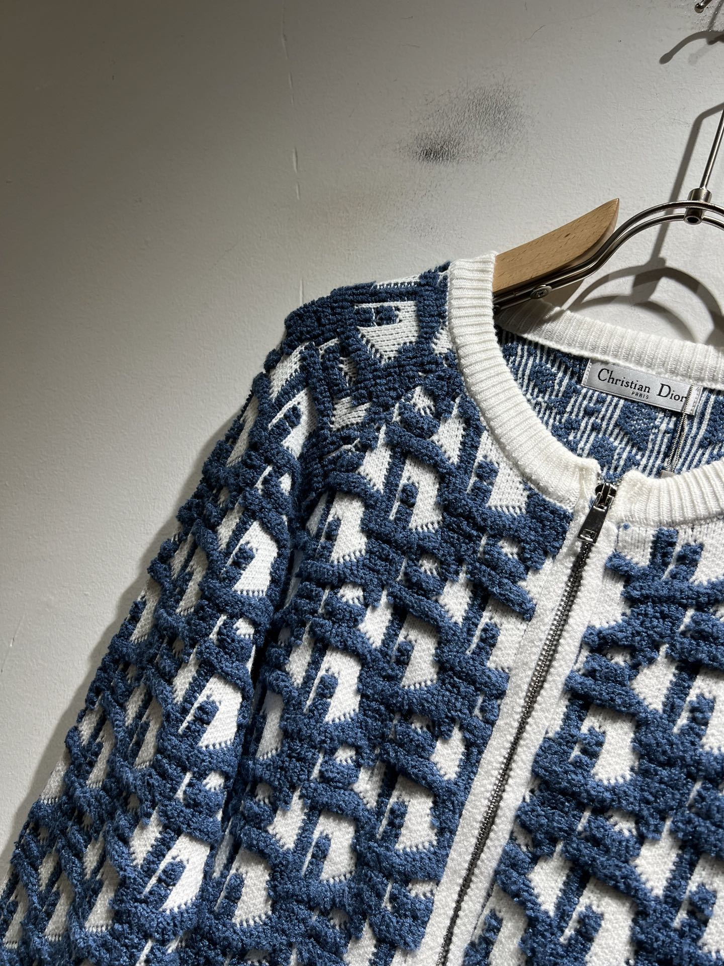 Dio*迪家 2025秋冬新款男女同款👫针织羊毛开衫，专柜同步发售！定制专属羊毛🐑面料，从容百搭，档次极