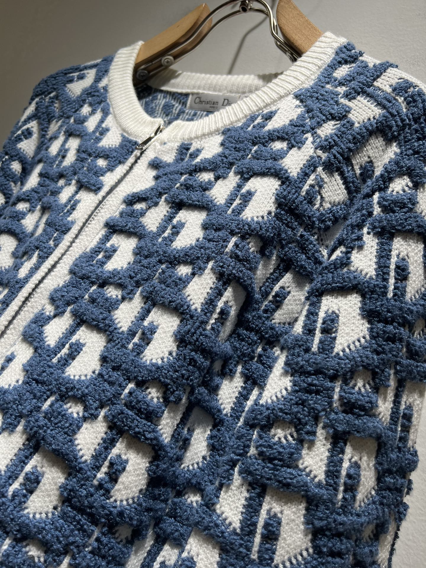 Dio*迪家 2025秋冬新款男女同款👫针织羊毛开衫，专柜同步发售！定制专属羊毛🐑面料，从容百搭，档次极