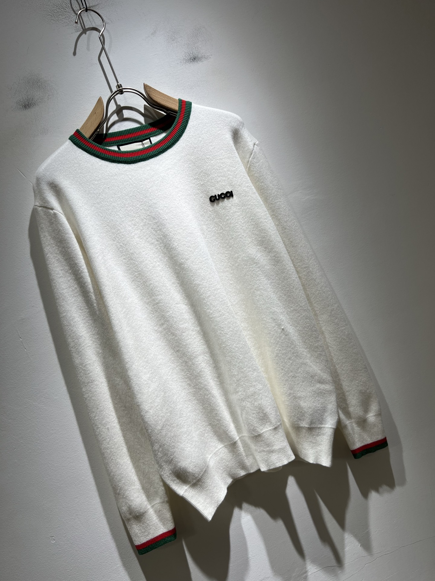 GUC*I 古家 2025秋冬新款男女同款👫 针织羊毛衫，胸前标志logo压胶设计！贸易公司渠道稀出，同