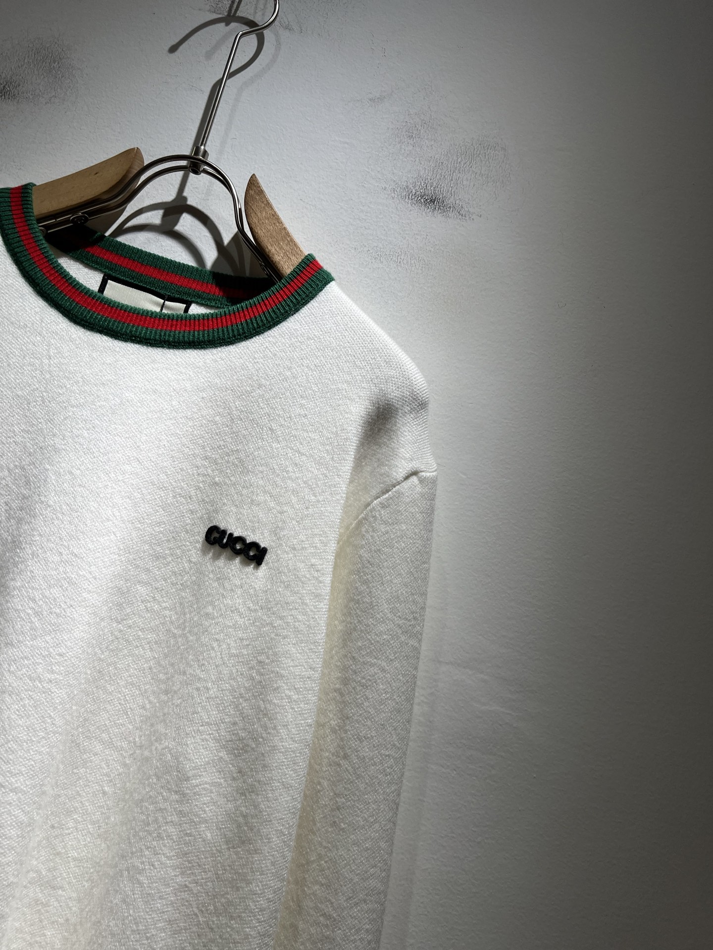 GUC*I 古家 2025秋冬新款男女同款👫 针织羊毛衫，胸前标志logo压胶设计！贸易公司渠道稀出，同