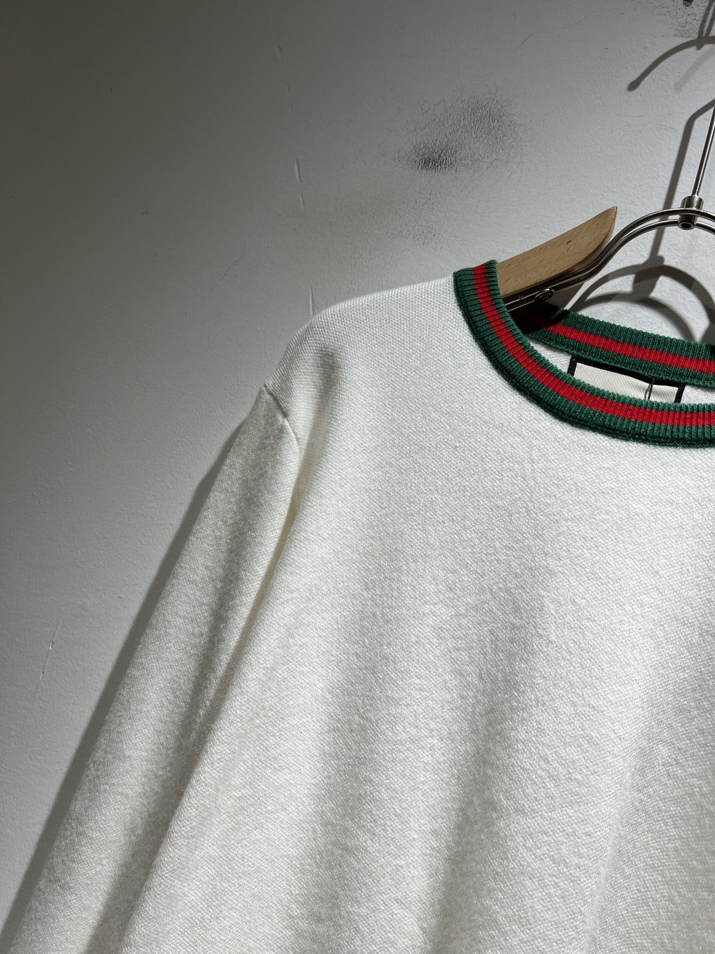 GUC*I 古家 2025秋冬新款男女同款👫 针织羊毛衫，胸前标志logo压胶设计！贸易公司渠道稀出，同