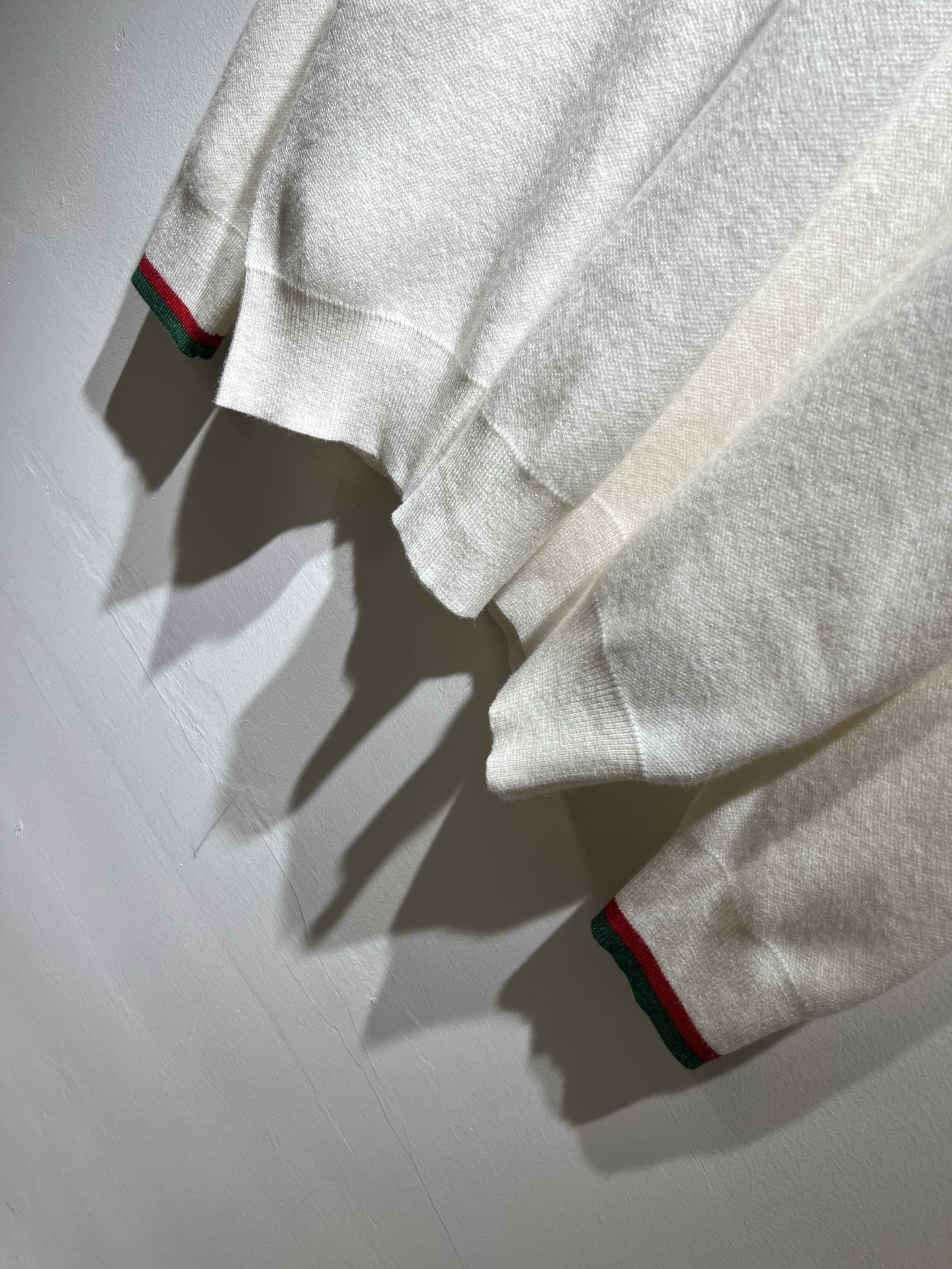 GUC*I 古家 2025秋冬新款男女同款👫 针织羊毛衫，胸前标志logo压胶设计！贸易公司渠道稀出，同