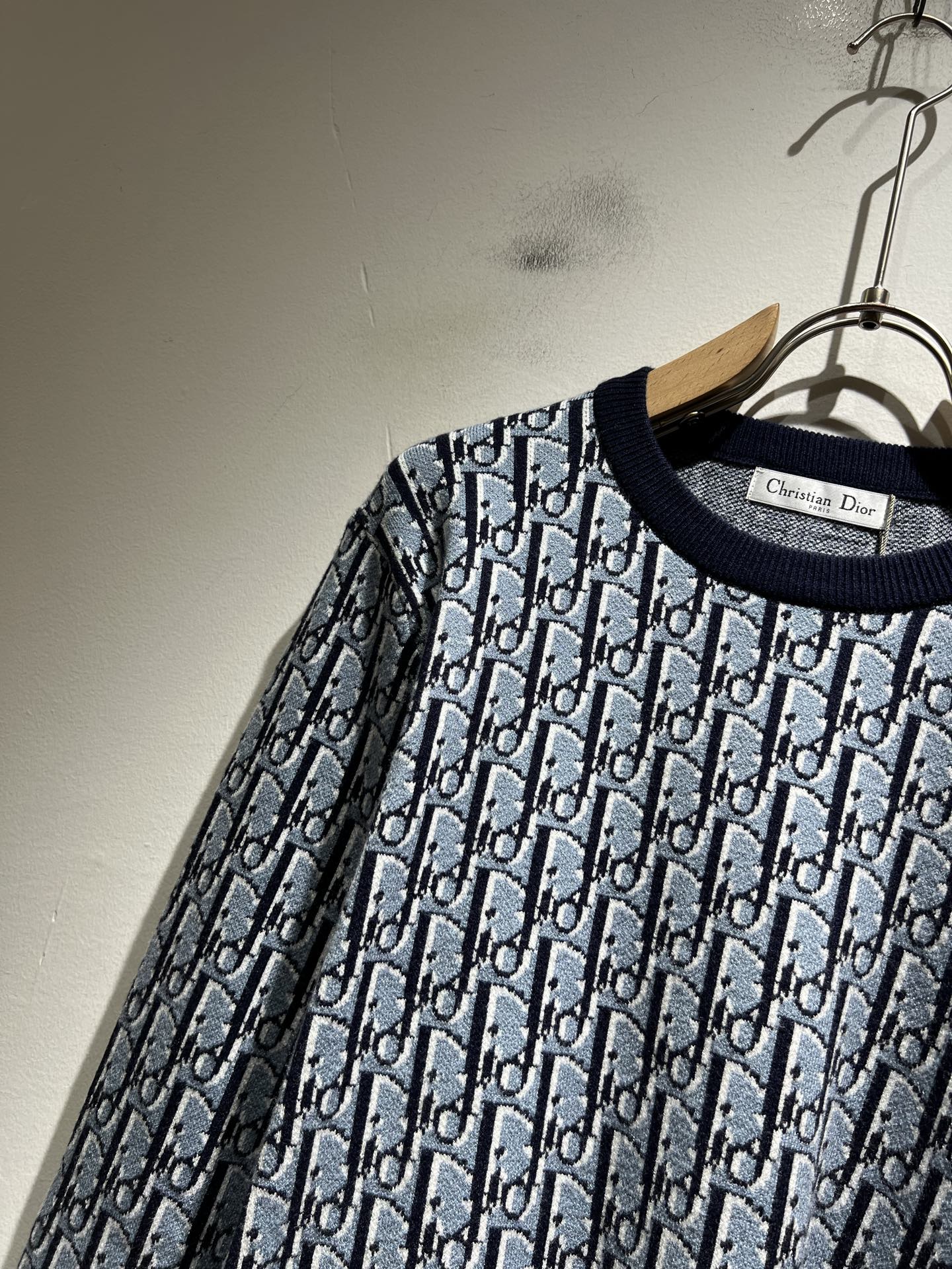 Dior*迪家 2025秋冬新款男女同款👫针织羊毛衫，专柜同步发售！定制专属羊毛🐑面料，从容百搭，档次极