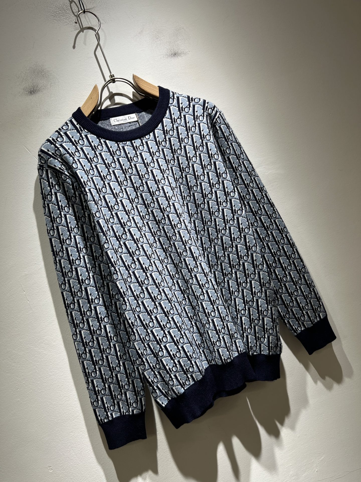 Dior*迪家 2025秋冬新款男女同款👫针织羊毛衫，专柜同步发售！定制专属羊毛🐑面料，从容百搭，档次极