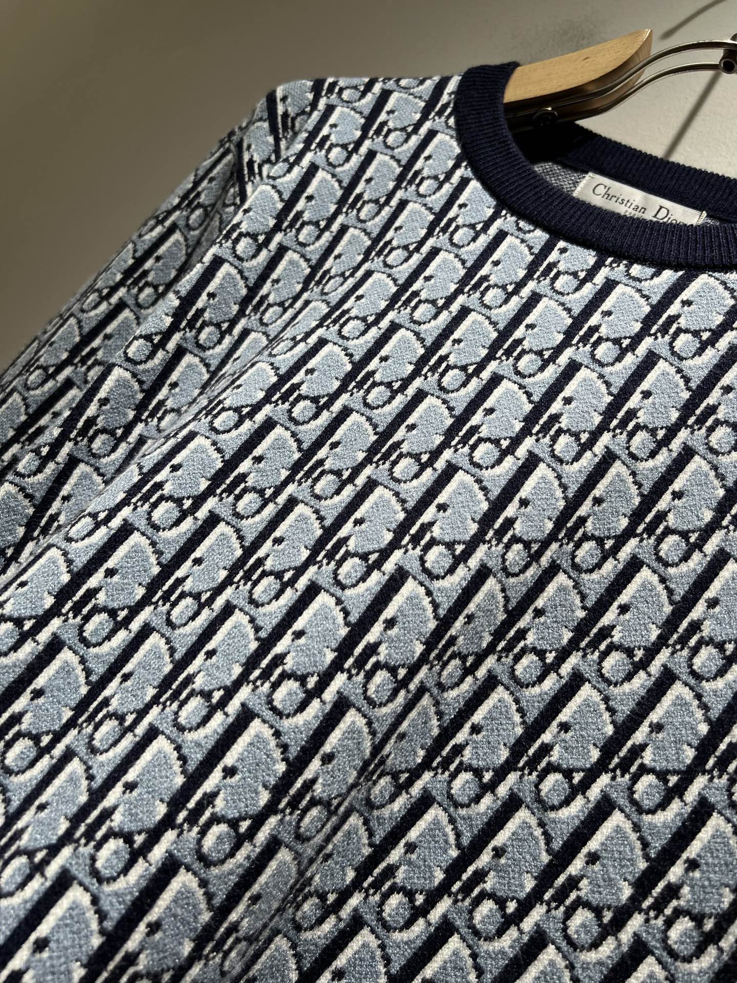 Dior*迪家 2025秋冬新款男女同款👫针织羊毛衫，专柜同步发售！定制专属羊毛🐑面料，从容百搭，档次极