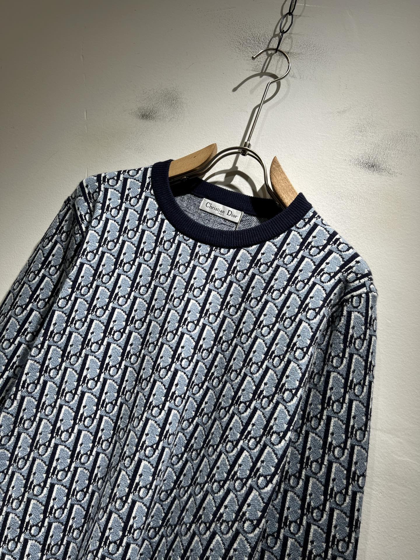 Dior*迪家 2025秋冬新款男女同款👫针织羊毛衫，专柜同步发售！定制专属羊毛🐑面料，从容百搭，档次极