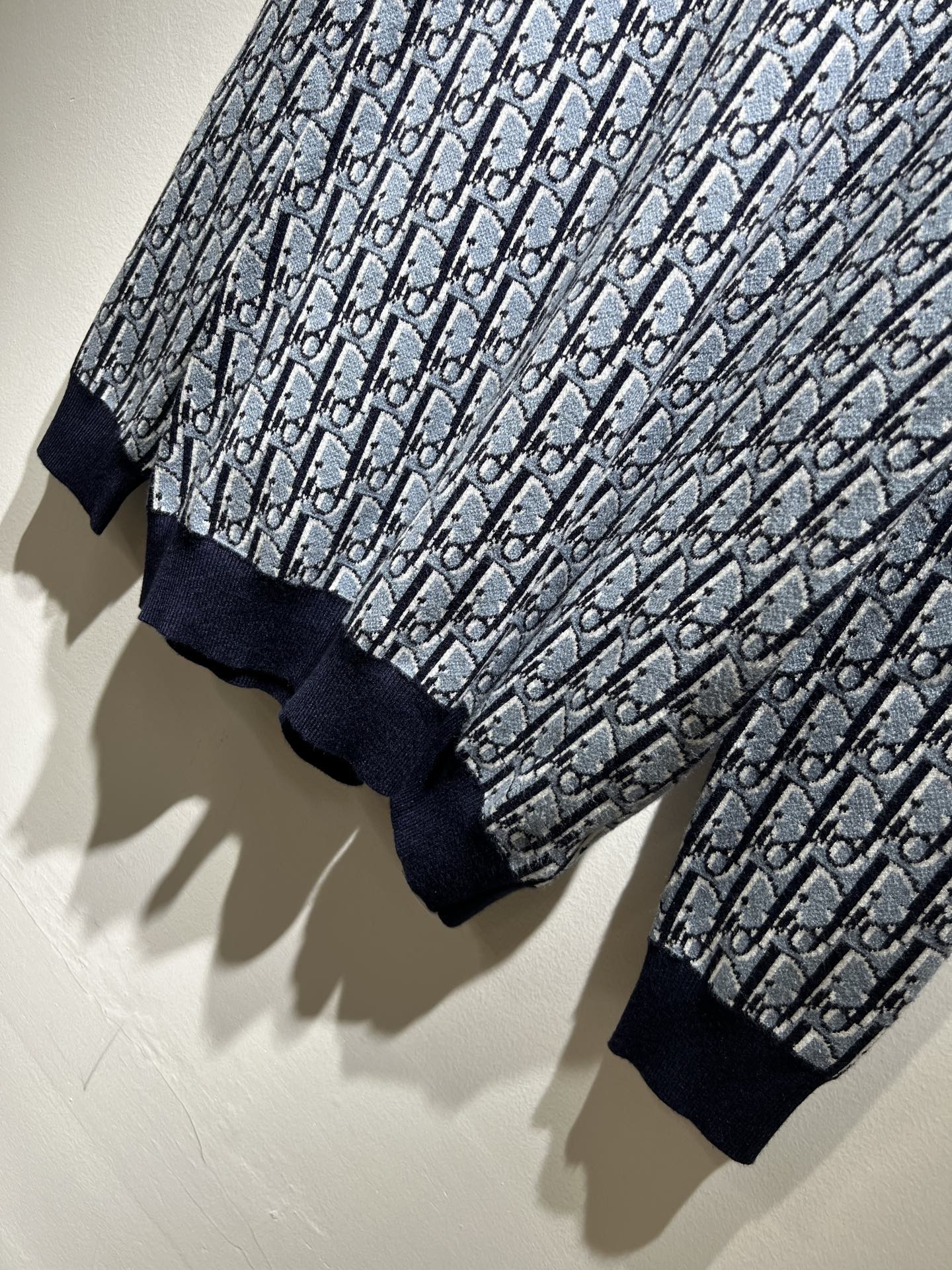 Dior*迪家 2025秋冬新款男女同款👫针织羊毛衫，专柜同步发售！定制专属羊毛🐑面料，从容百搭，档次极