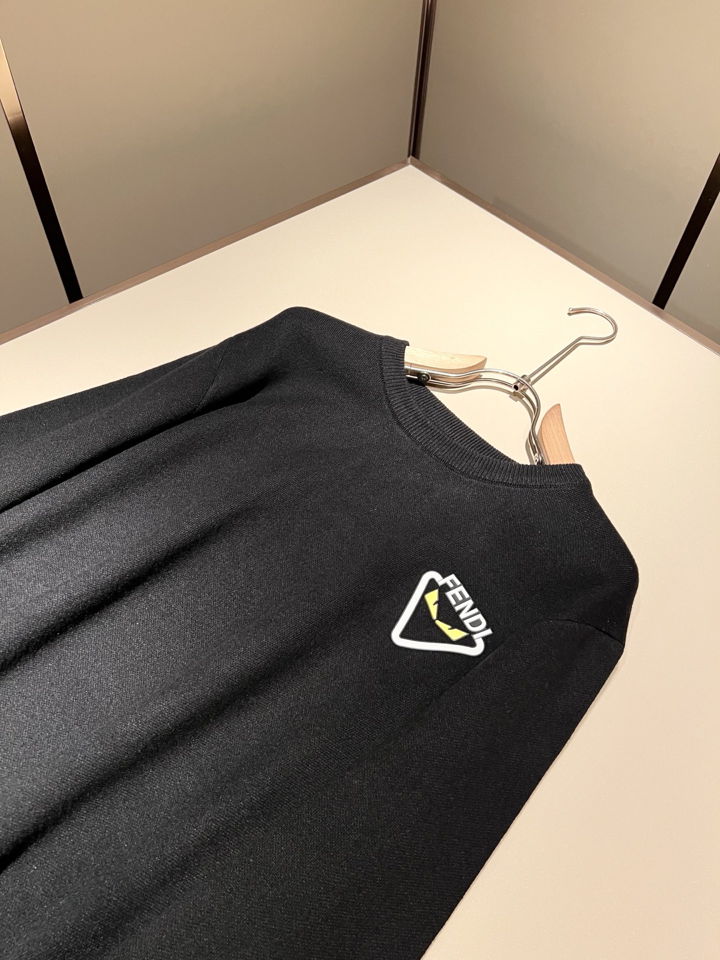 FEN*I 芬*迪2025秋冬新款FD家族男女同款针织羊毛衫，男女同款👫百搭。意大利原厂订单，FD家族人