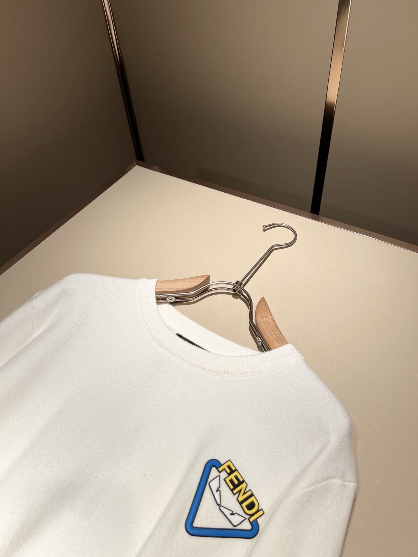 FEN*I 芬*迪2025秋冬新款FD家族男女同款针织羊毛衫，男女同款👫百搭。意大利原厂订单，FD家族人