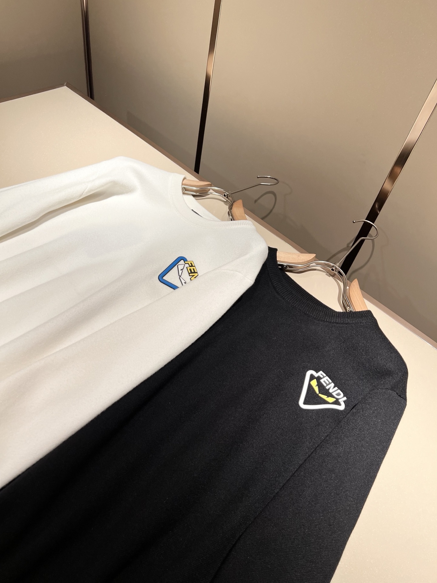 FEN*I 芬*迪2025秋冬新款FD家族男女同款针织羊毛衫，男女同款👫百搭。意大利原厂订单，FD家族人