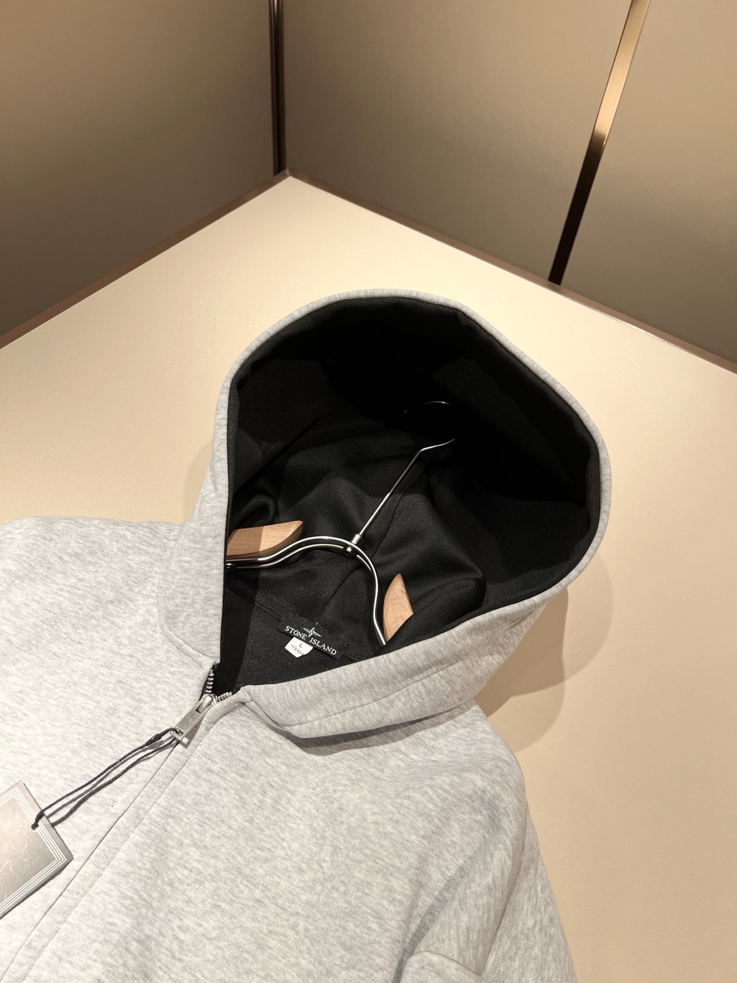 StoneIsland 石头岛2025秋冬新款男女同款👫连帽卫衣，品牌最新设计元素！既不单调也不复杂,恰