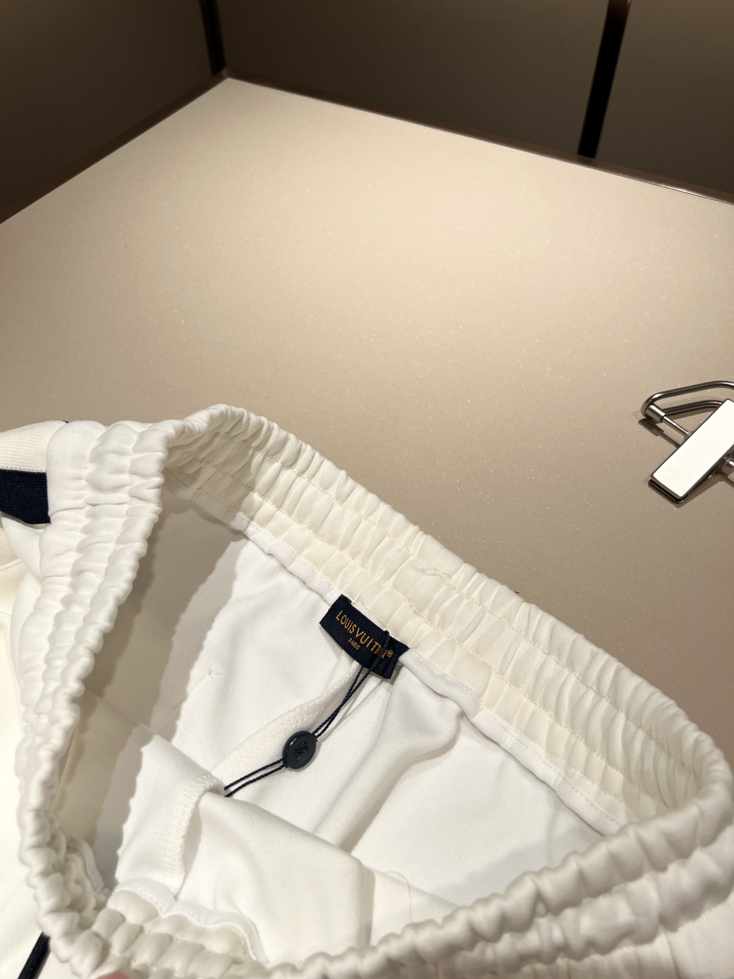 Louis Vuit*on 路易家族 2025秋冬新款套装，轻奢休闲套装，男女同款👫装饰！路易家族的新高