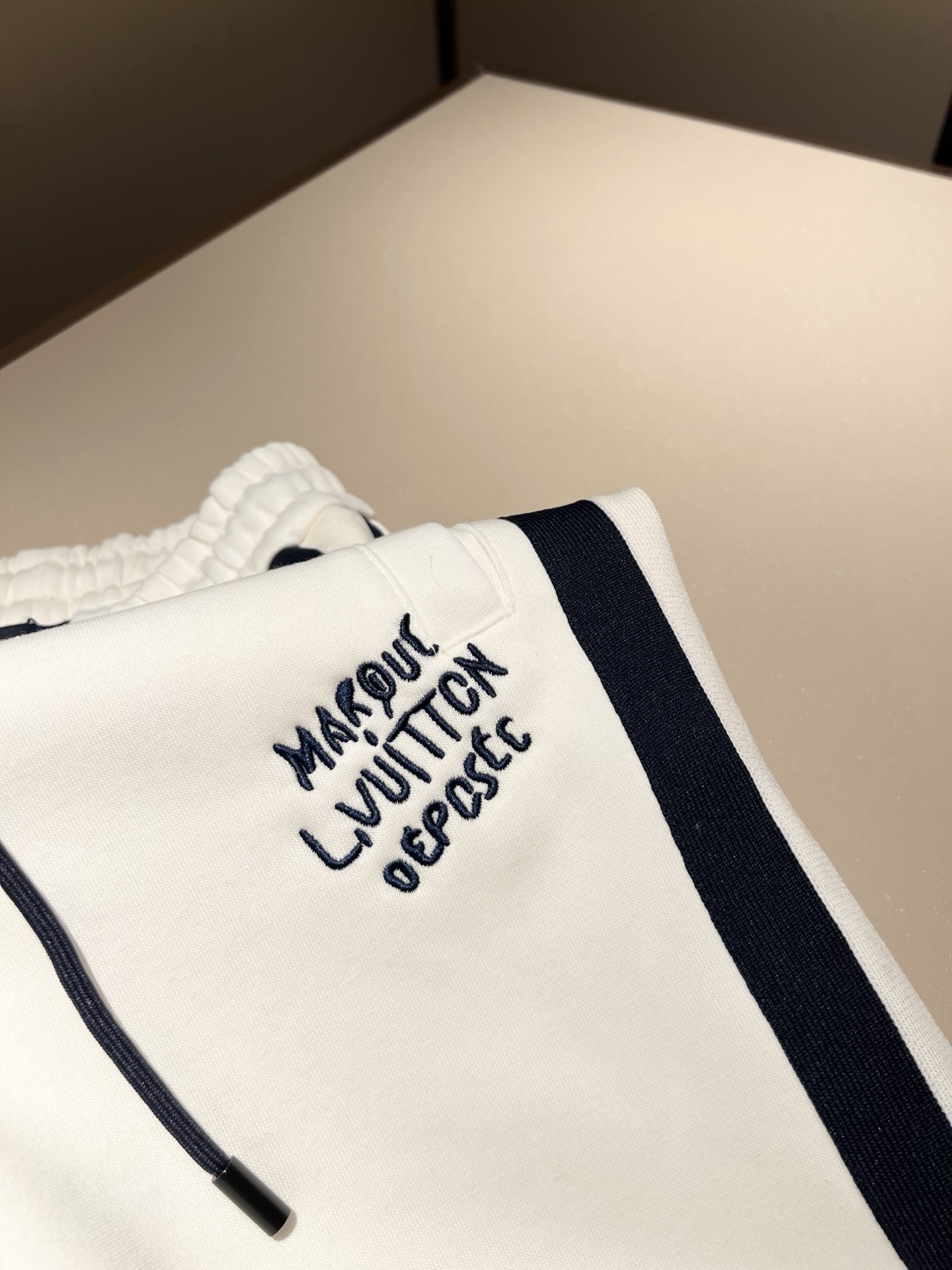 Louis Vuit*on 路易家族 2025秋冬新款套装，轻奢休闲套装，男女同款👫装饰！路易家族的新高