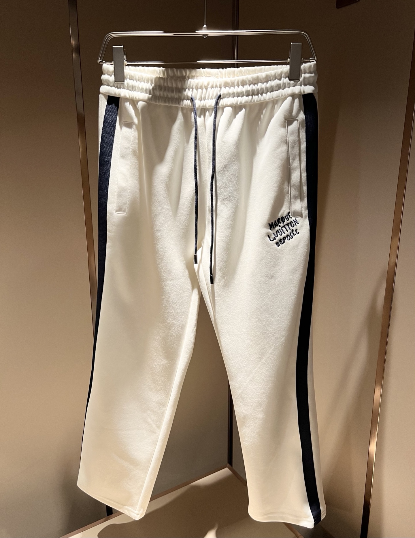 Louis Vuit*on 路易家族 2025秋冬新款套装，轻奢休闲套装，男女同款👫装饰！路易家族的新高