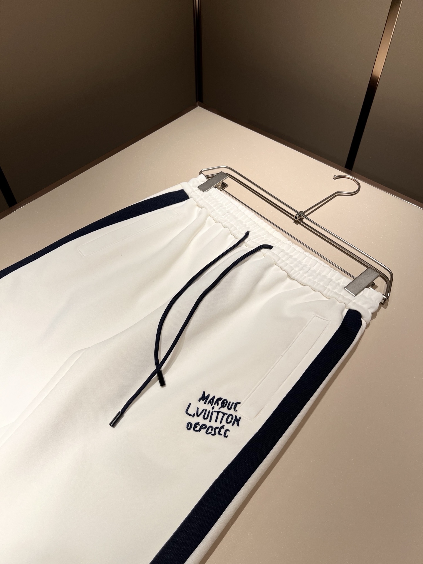 Louis Vuit*on 路易家族 2025秋冬新款套装，轻奢休闲套装，男女同款👫装饰！路易家族的新高