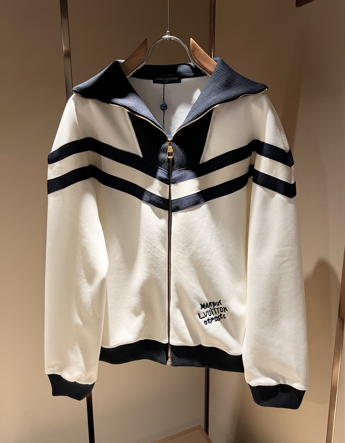 Louis Vuit*on 路易家族 2025秋冬新款套装，轻奢休闲套装，男女同款👫装饰！路易家族的新高