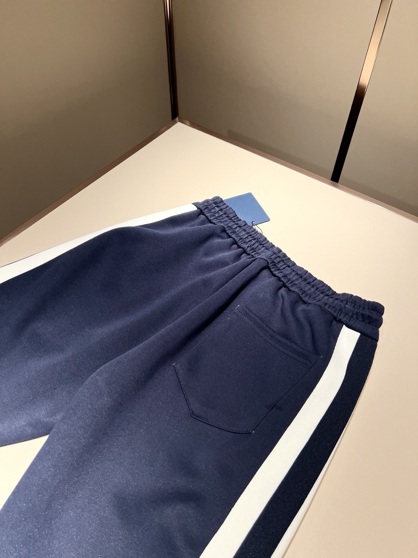 Louis Vuit*on 路易家族 2025秋冬新款套装，轻奢休闲套装，男女同款👫装饰！路易家族的新高