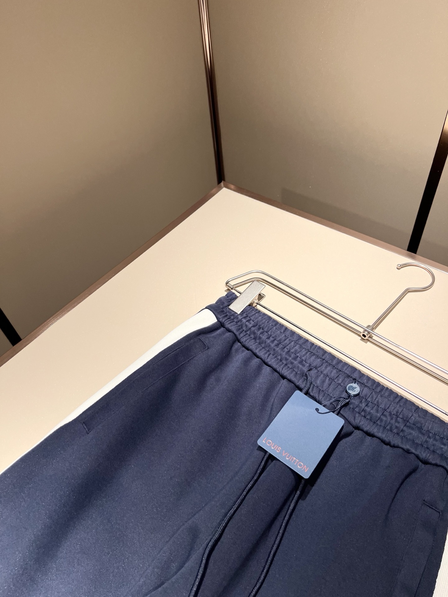 Louis Vuit*on 路易家族 2025秋冬新款套装，轻奢休闲套装，男女同款👫装饰！路易家族的新高