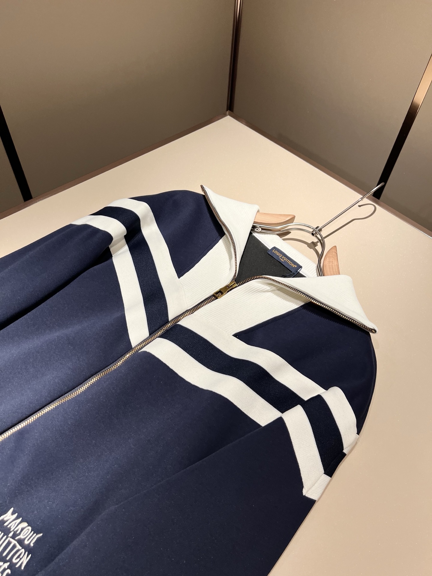 Louis Vuit*on 路易家族 2025秋冬新款套装，轻奢休闲套装，男女同款👫装饰！路易家族的新高