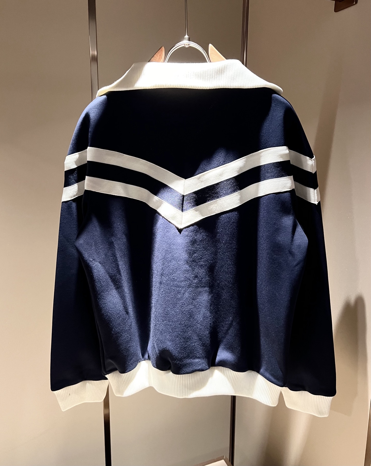 Louis Vuit*on 路易家族 2025秋冬新款套装，轻奢休闲套装，男女同款👫装饰！路易家族的新高