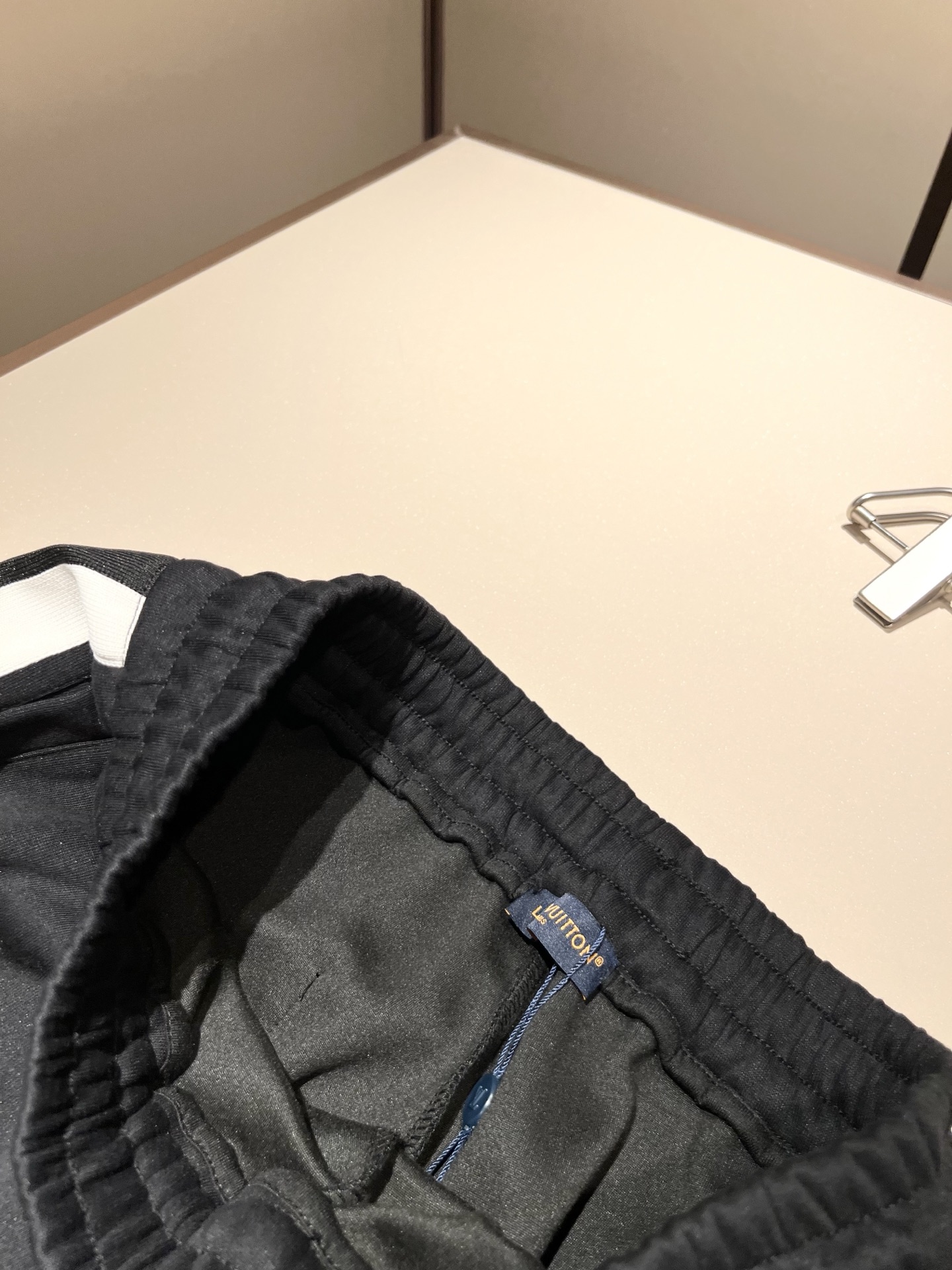 Louis Vuit*on 路易家族 2025秋冬新款套装，轻奢休闲套装，男女同款👫装饰！路易家族的新高