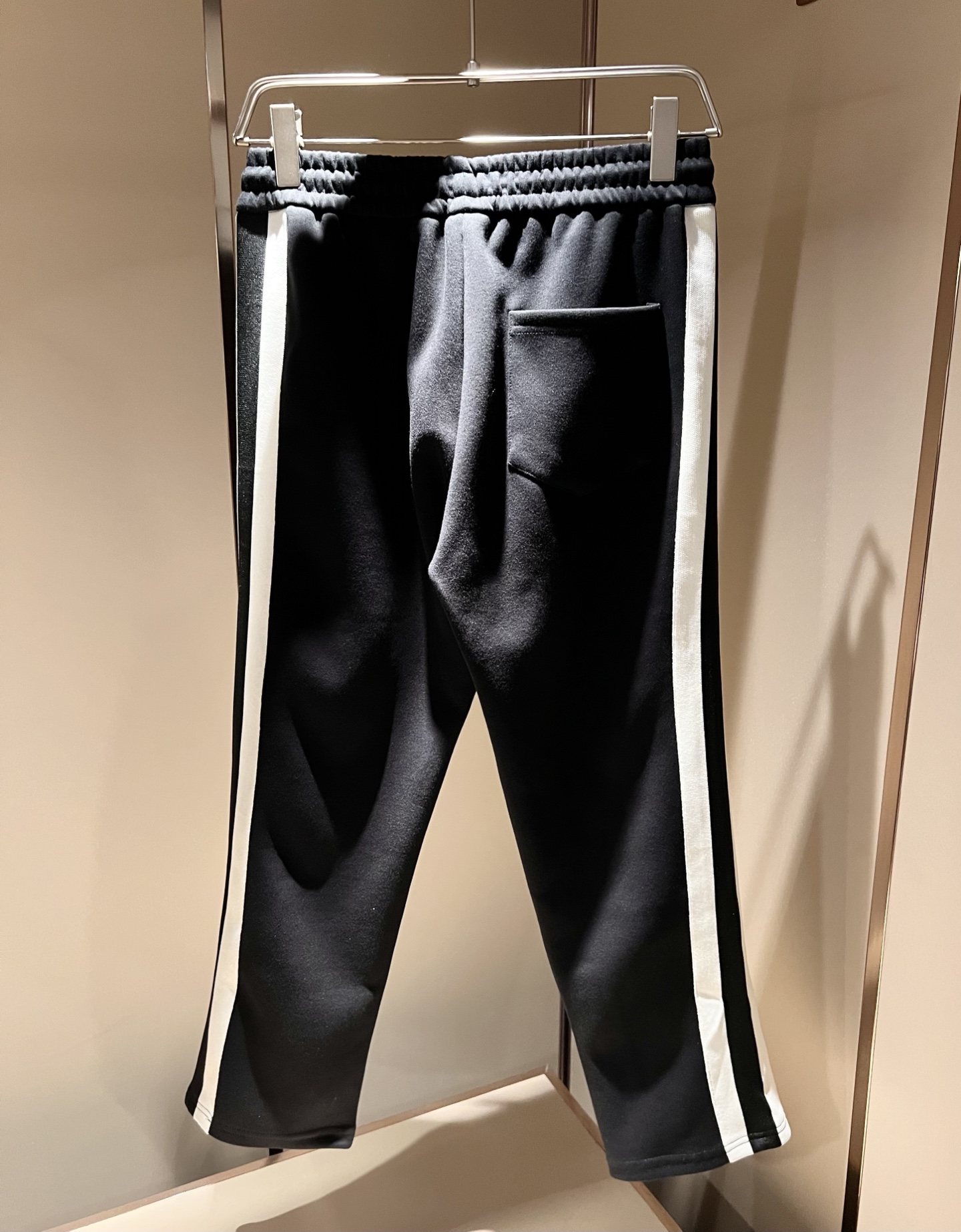 Louis Vuit*on 路易家族 2025秋冬新款套装，轻奢休闲套装，男女同款👫装饰！路易家族的新高