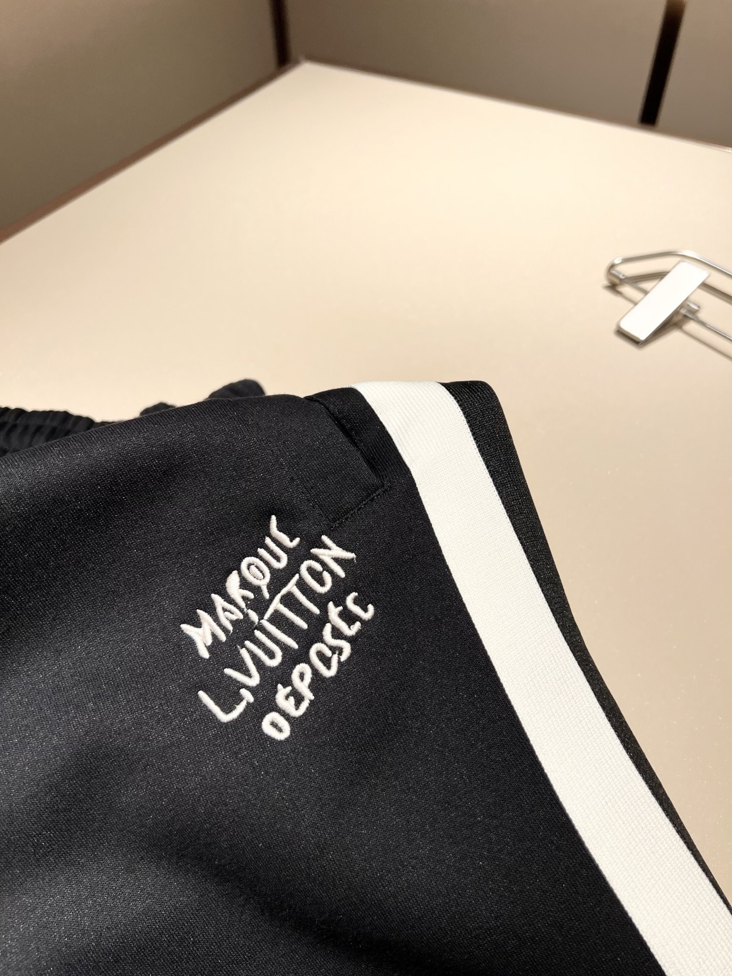 Louis Vuit*on 路易家族 2025秋冬新款套装，轻奢休闲套装，男女同款👫装饰！路易家族的新高