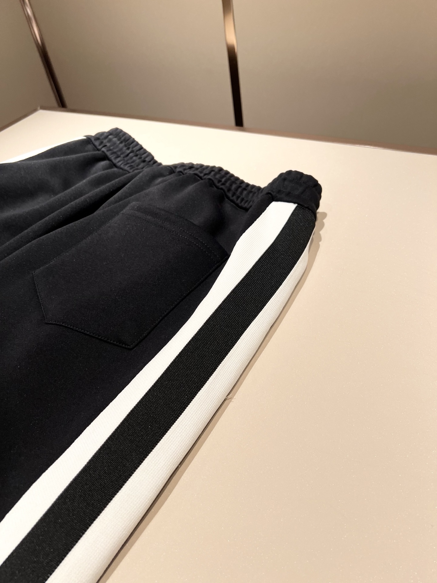 Louis Vuit*on 路易家族 2025秋冬新款套装，轻奢休闲套装，男女同款👫装饰！路易家族的新高