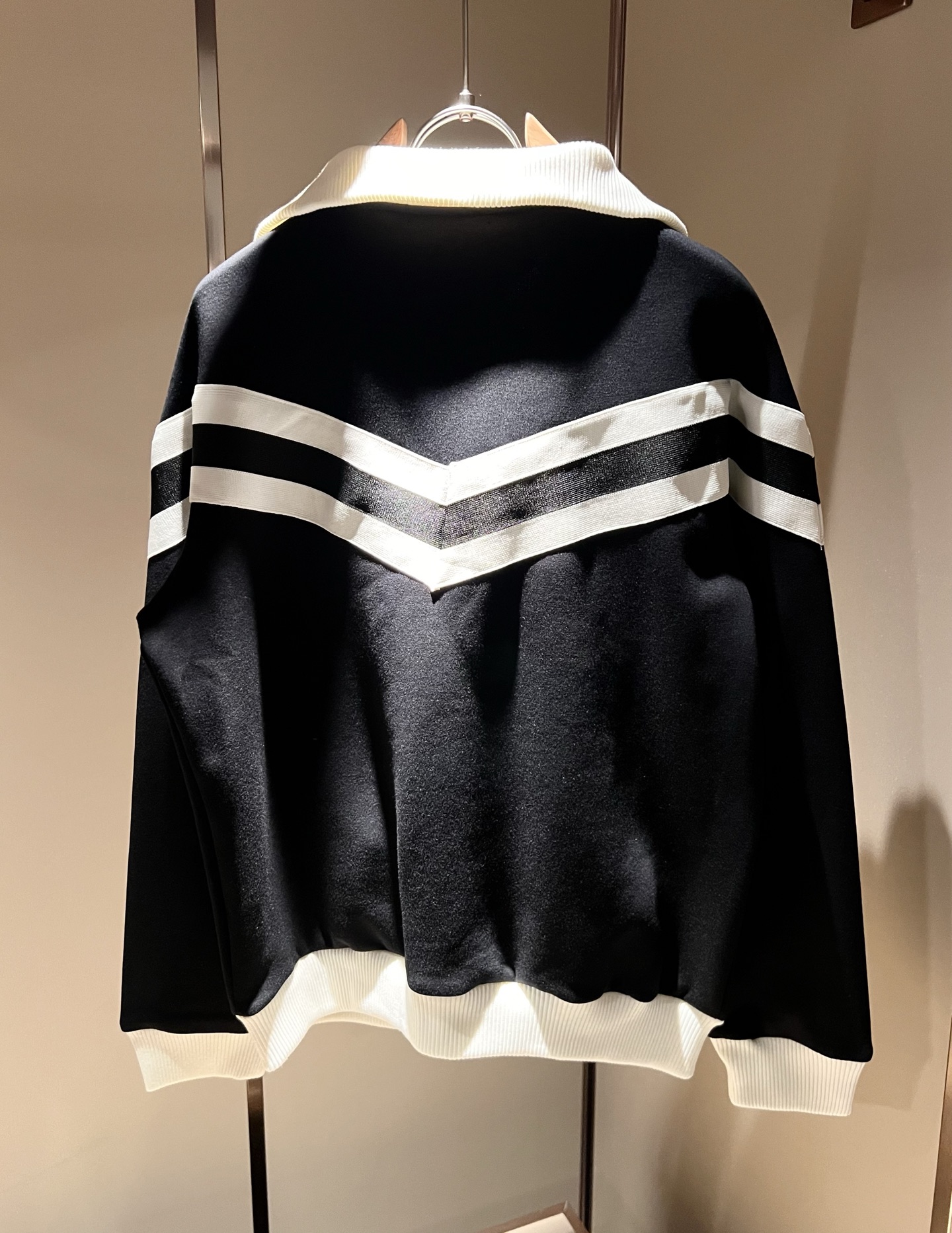 Louis Vuit*on 路易家族 2025秋冬新款套装，轻奢休闲套装，男女同款👫装饰！路易家族的新高