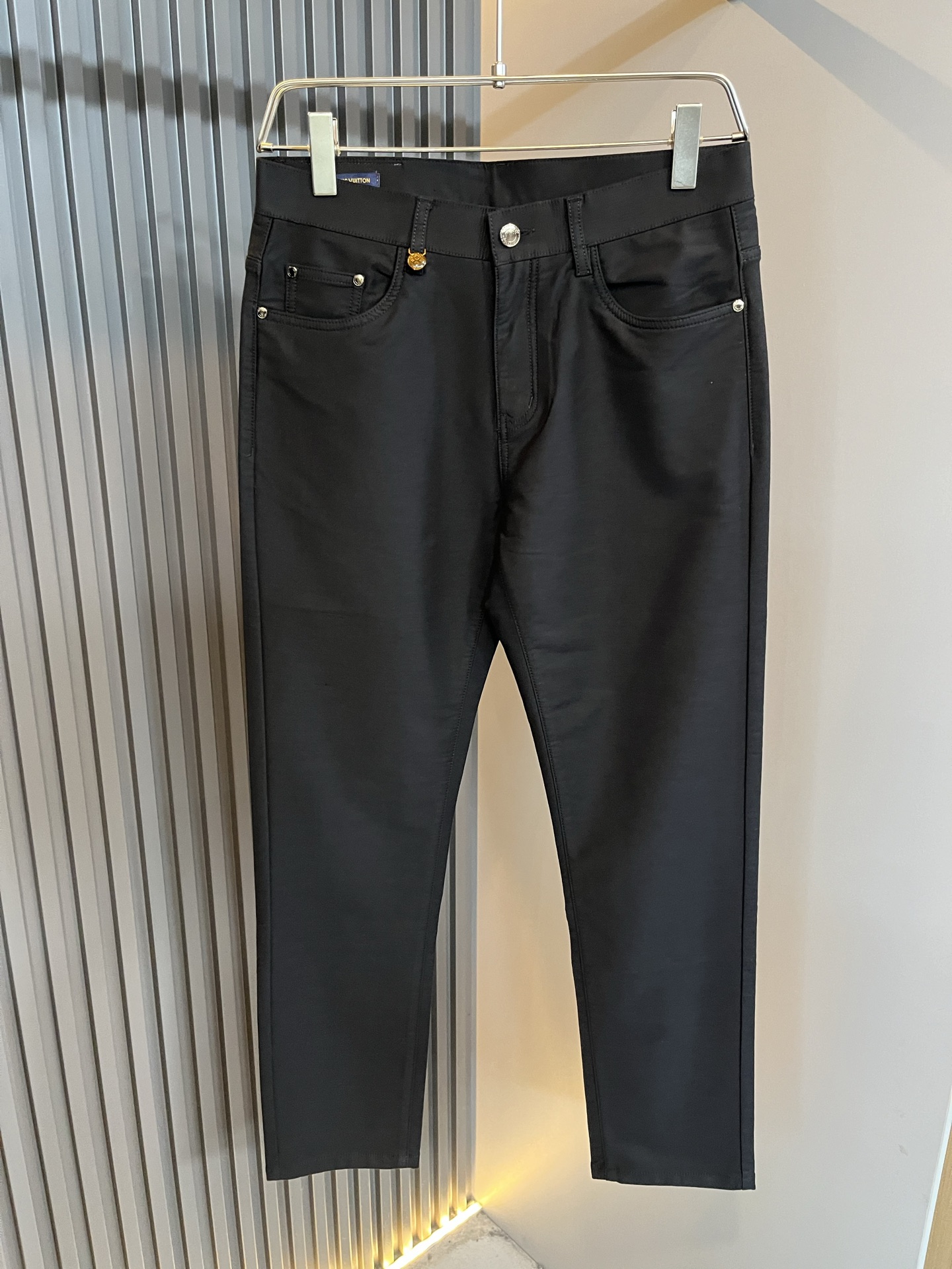 LouisVuitt*路易*登 2025秋冬新款男士休闲西裤，男士经典时尚百搭商务休闲西裤! 都市精英商