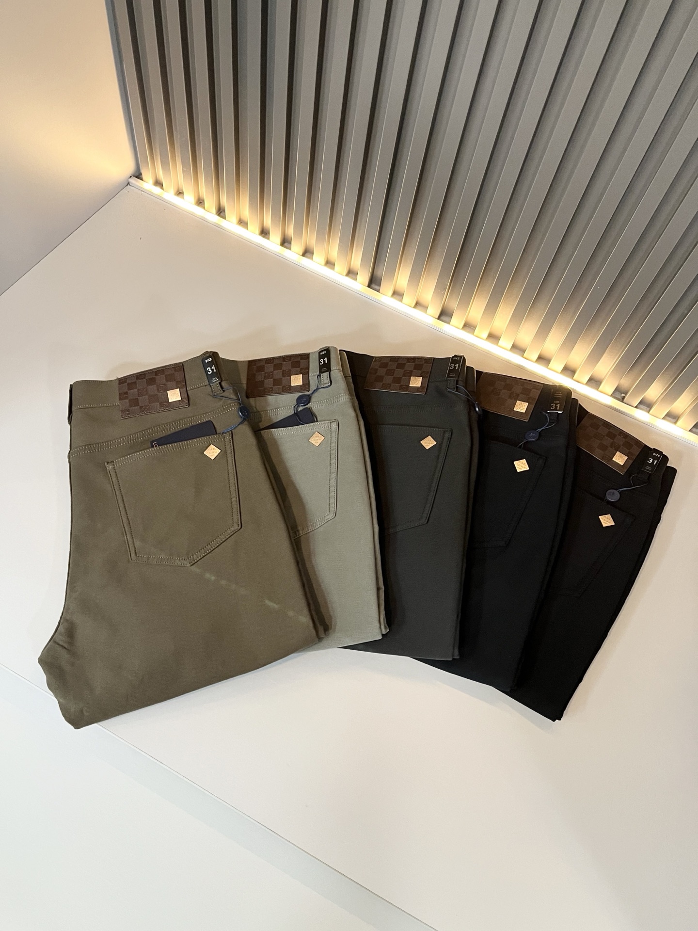 LouisVuitt*路易*登 2025秋冬新款男士休闲西裤，男士经典时尚百搭商务休闲西裤! 都市精英商