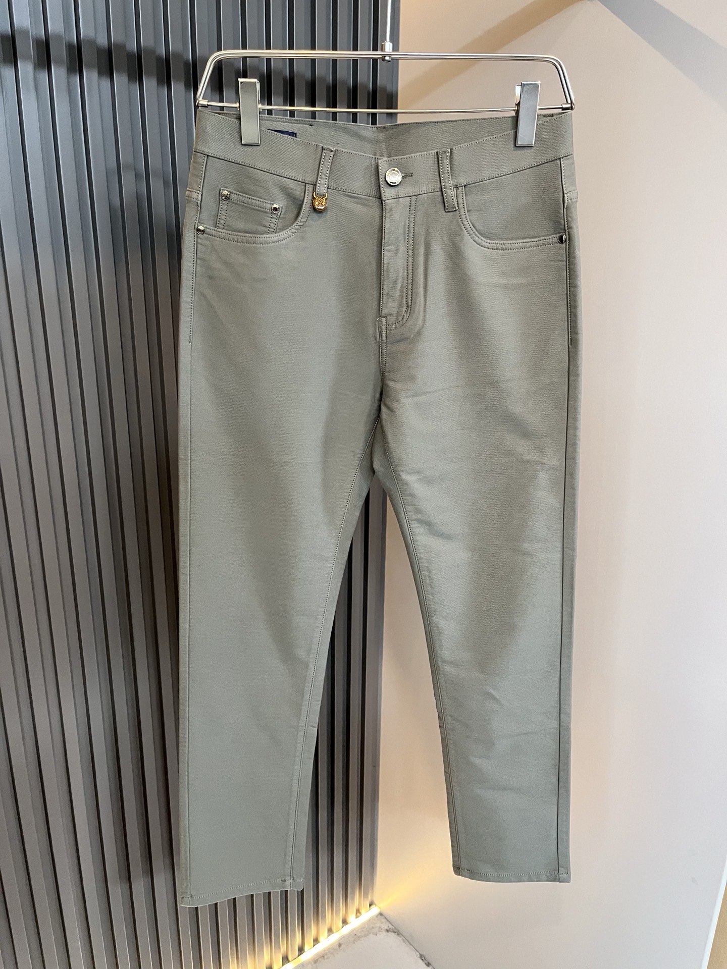 LouisVuitt*路易*登 2025秋冬新款男士休闲西裤，男士经典时尚百搭商务休闲西裤! 都市精英商