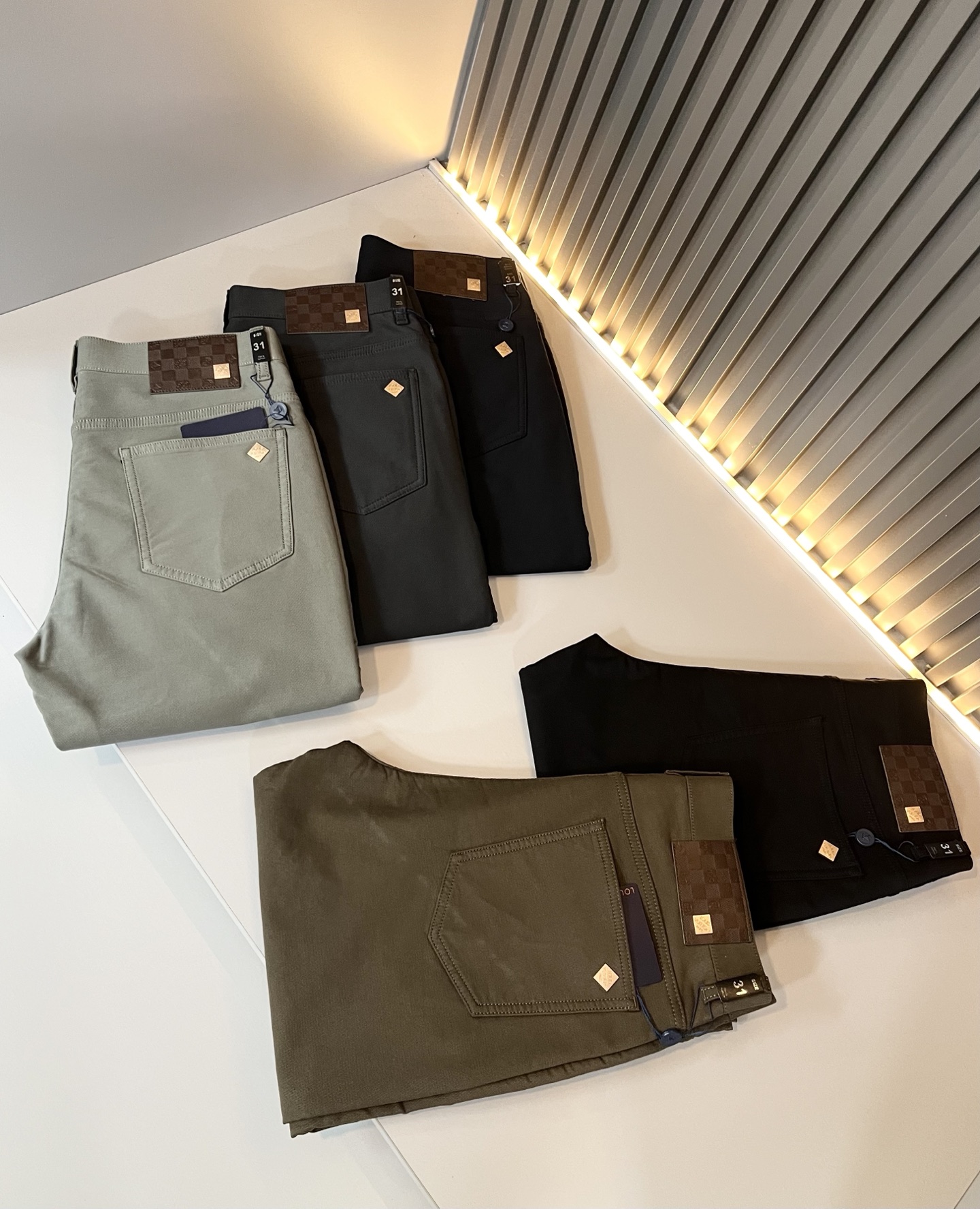 LouisVuitt*路易*登 2025秋冬新款男士休闲西裤，男士经典时尚百搭商务休闲西裤! 都市精英商