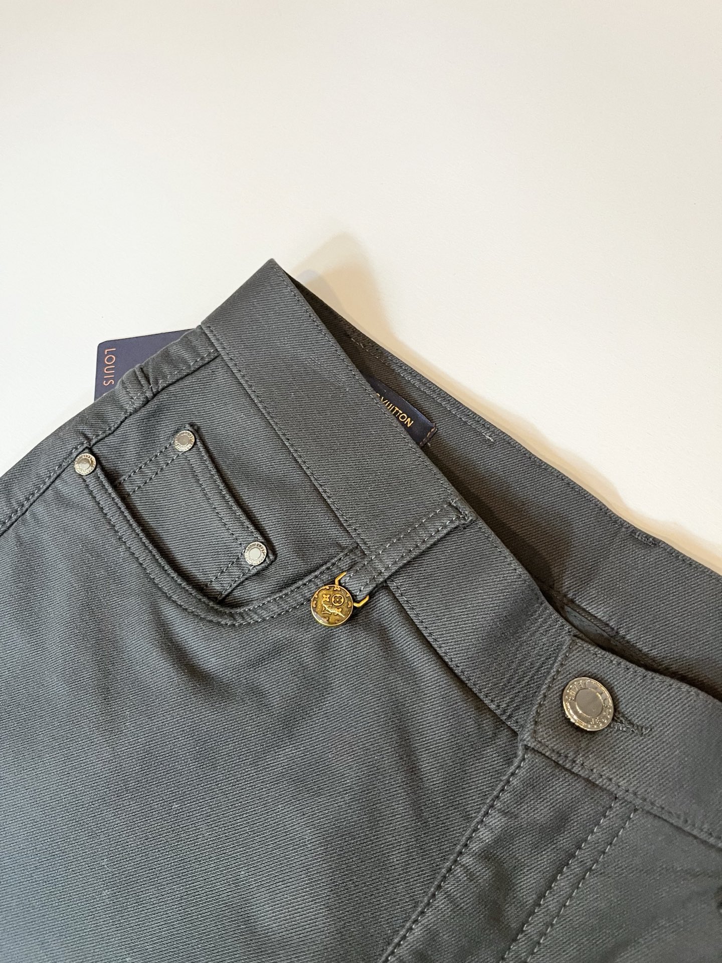 LouisVuitt*路易*登 2025秋冬新款男士休闲西裤，男士经典时尚百搭商务休闲西裤! 都市精英商