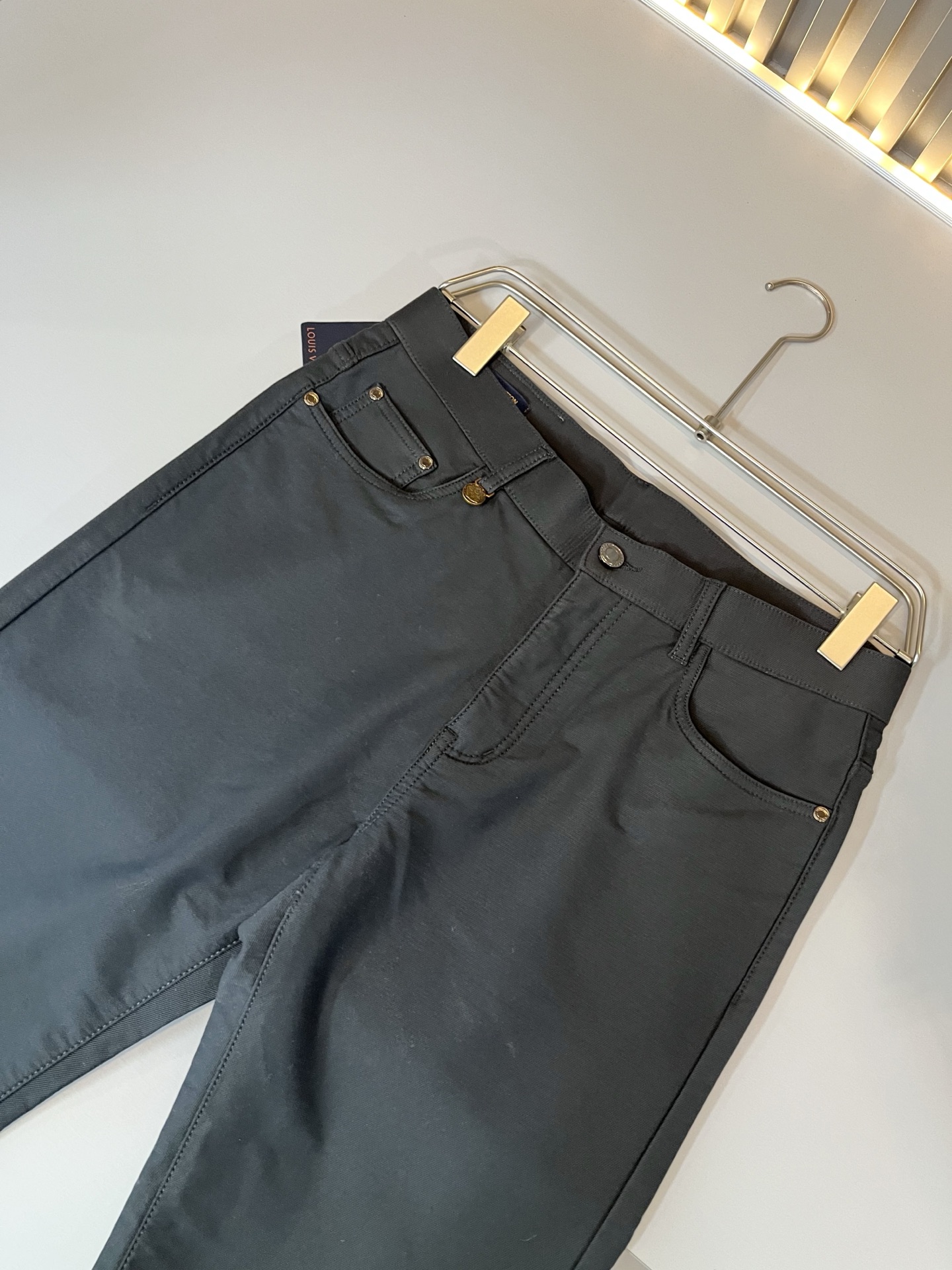 LouisVuitt*路易*登 2025秋冬新款男士休闲西裤，男士经典时尚百搭商务休闲西裤! 都市精英商