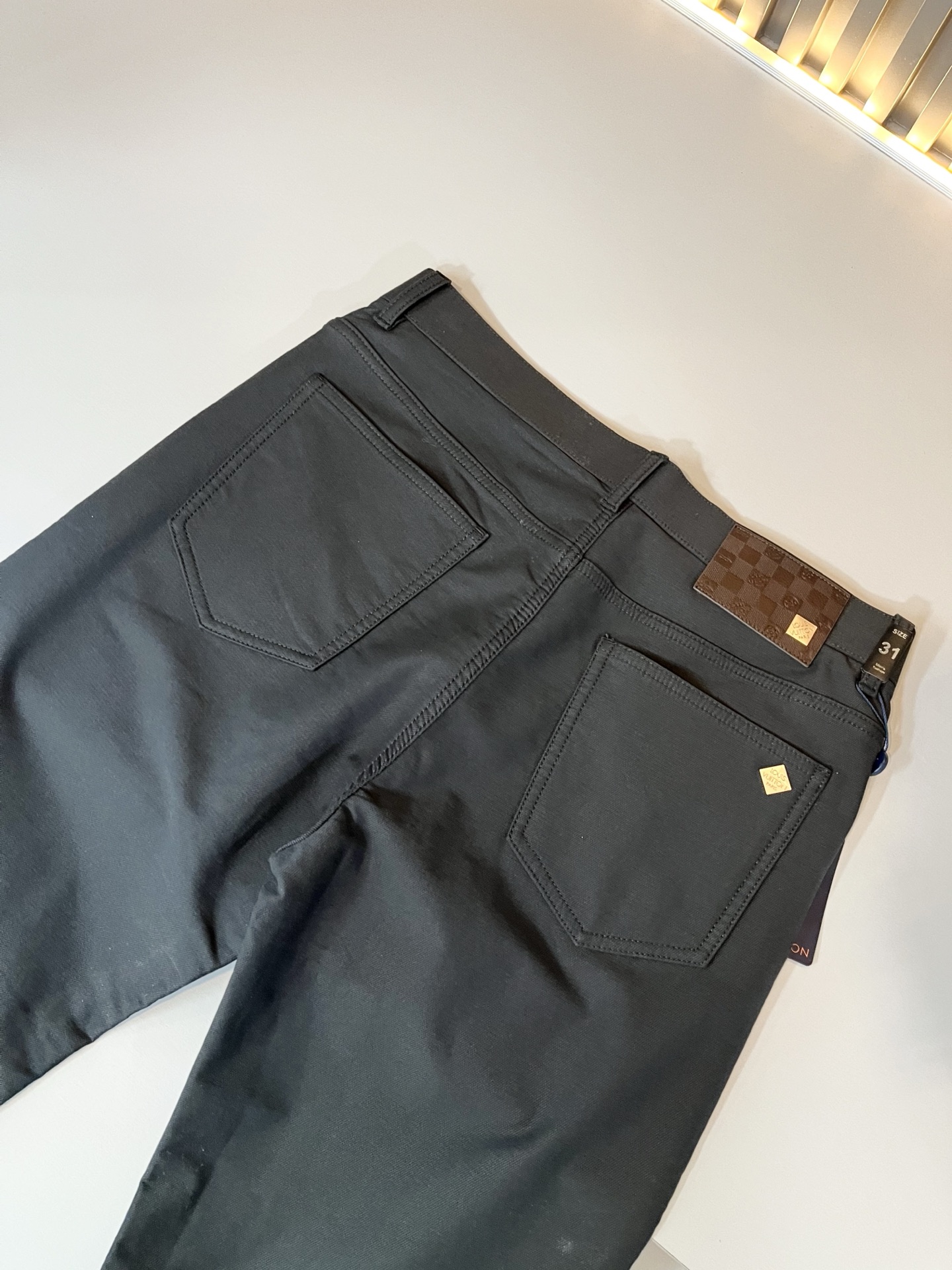 LouisVuitt*路易*登 2025秋冬新款男士休闲西裤，男士经典时尚百搭商务休闲西裤! 都市精英商