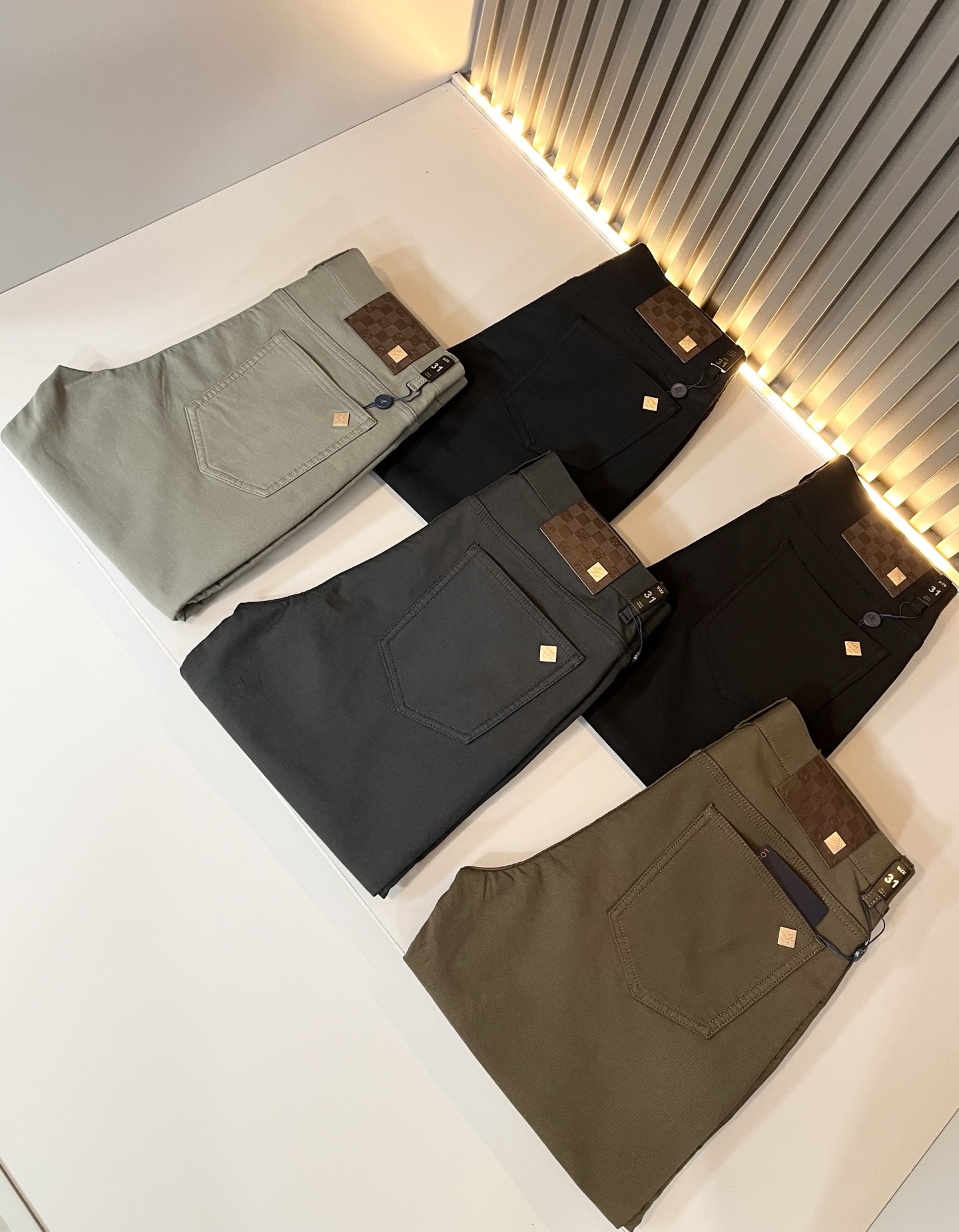 LouisVuitt*路易*登 2025秋冬新款男士休闲西裤，男士经典时尚百搭商务休闲西裤! 都市精英商