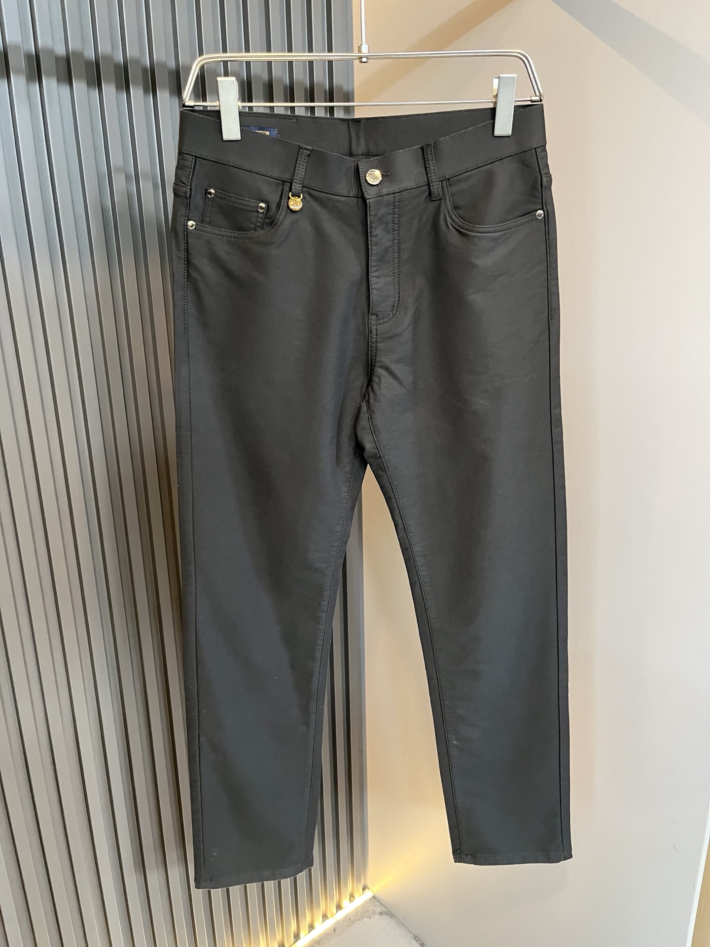 LouisVuitt*路易*登 2025秋冬新款男士休闲西裤，男士经典时尚百搭商务休闲西裤! 都市精英商