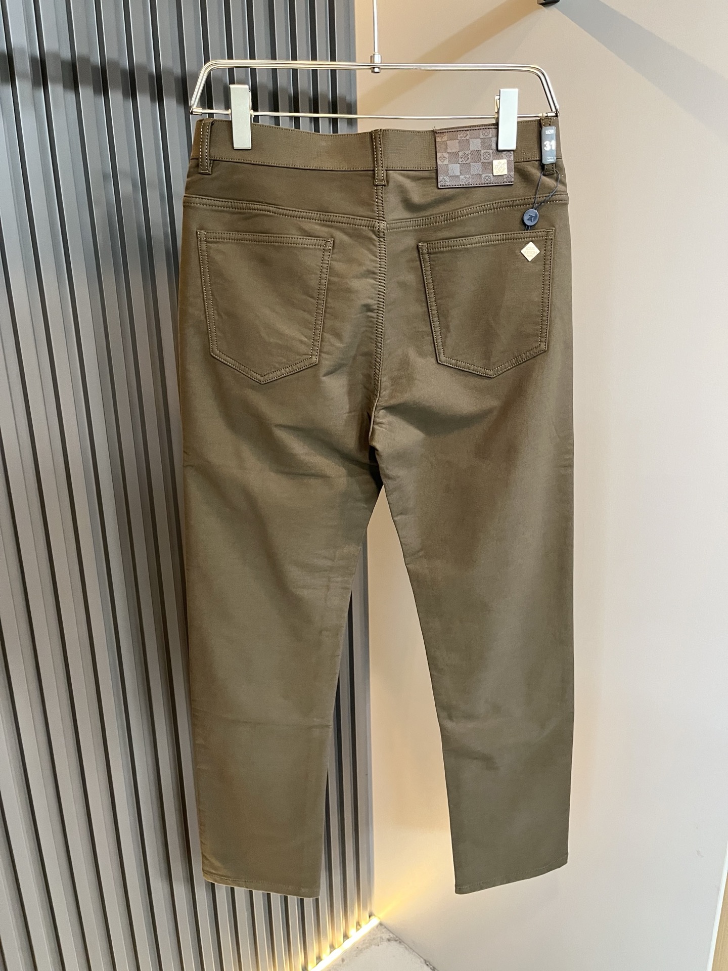 LouisVuitt*路易*登 2025秋冬新款男士休闲西裤，男士经典时尚百搭商务休闲西裤! 都市精英商