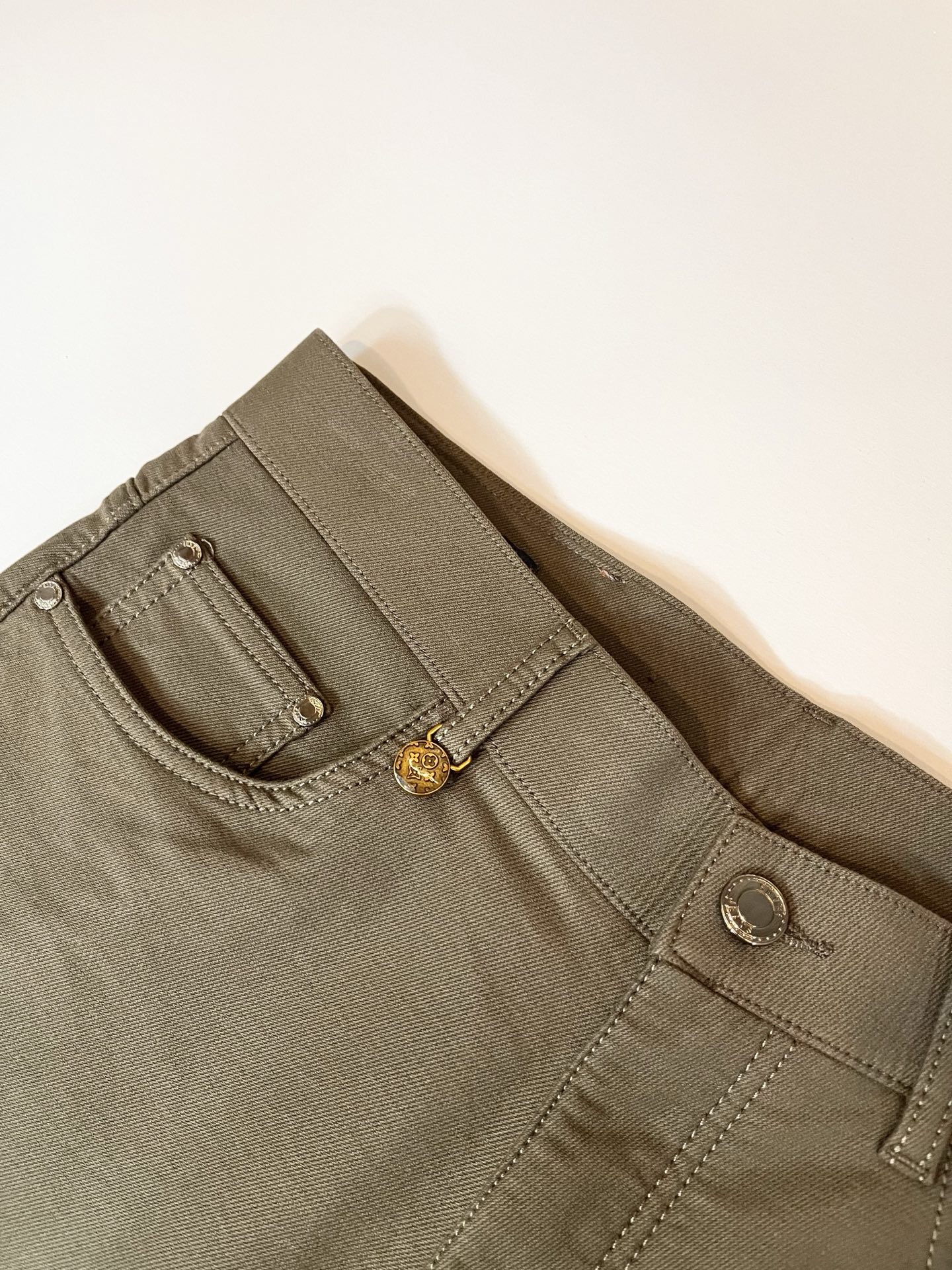 LouisVuitt*路易*登 2025秋冬新款男士休闲西裤，男士经典时尚百搭商务休闲西裤! 都市精英商