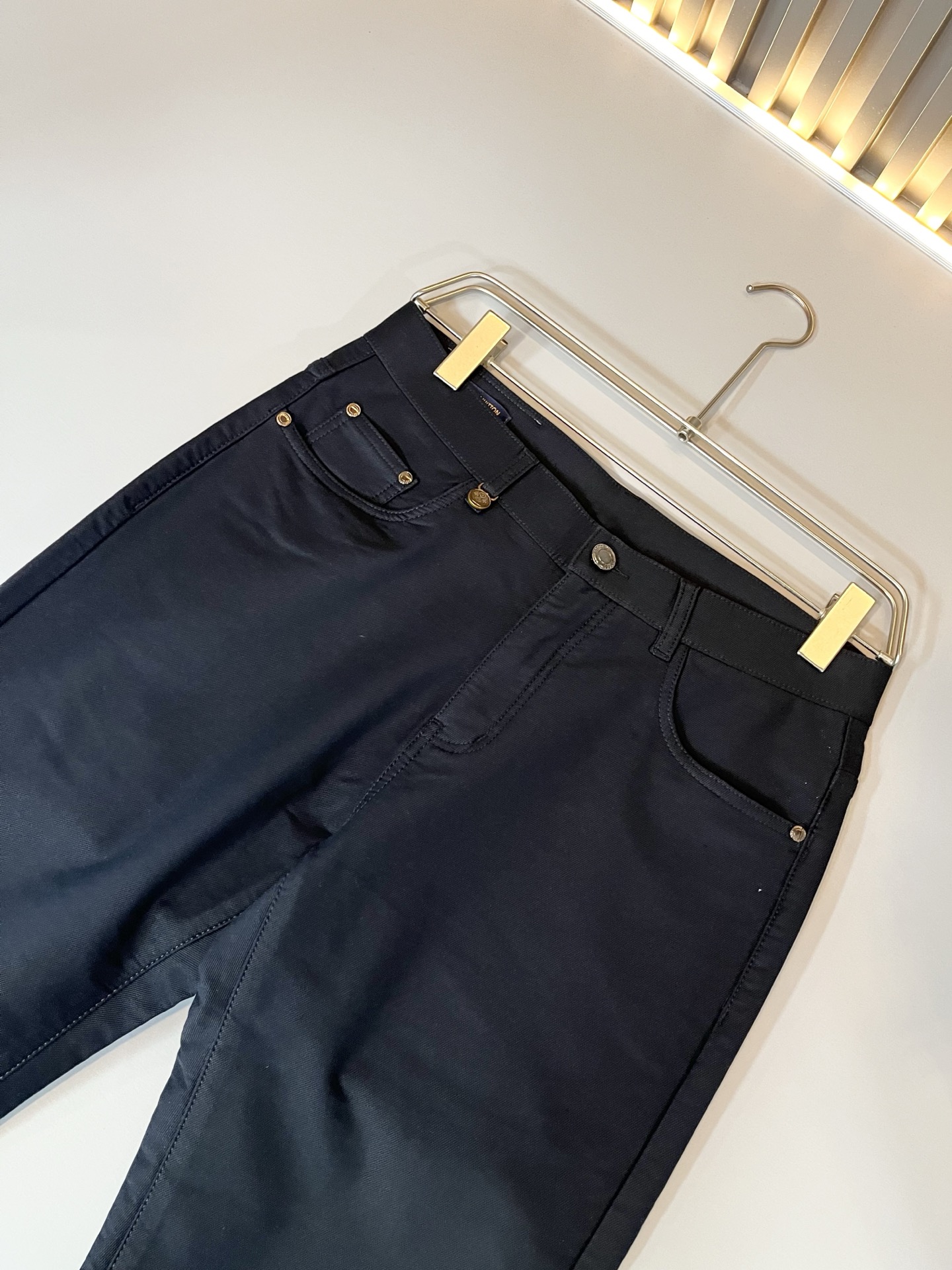 LouisVuitt*路易*登 2025秋冬新款男士休闲西裤，男士经典时尚百搭商务休闲西裤! 都市精英商