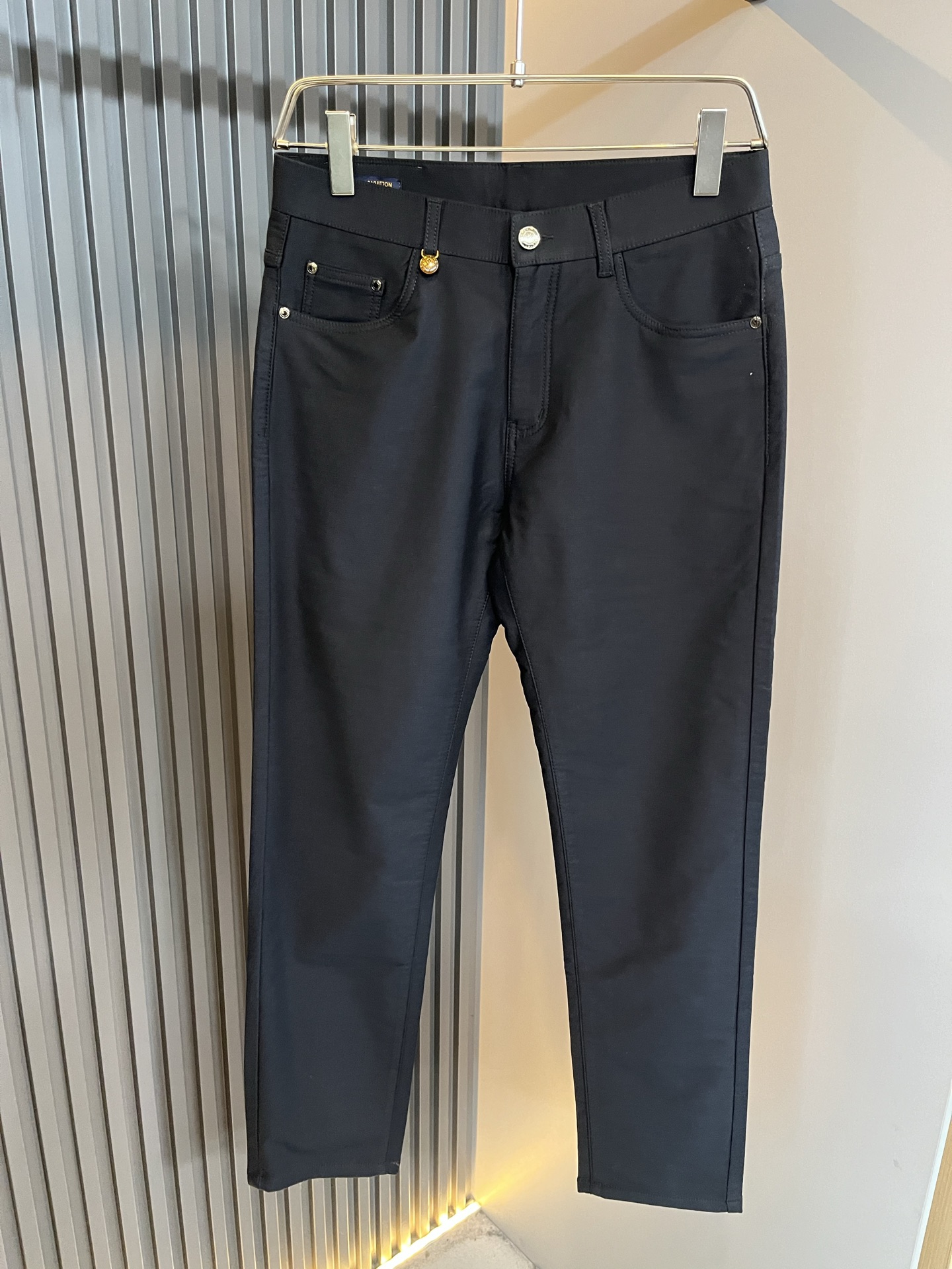 LouisVuitt*路易*登 2025秋冬新款男士休闲西裤，男士经典时尚百搭商务休闲西裤! 都市精英商