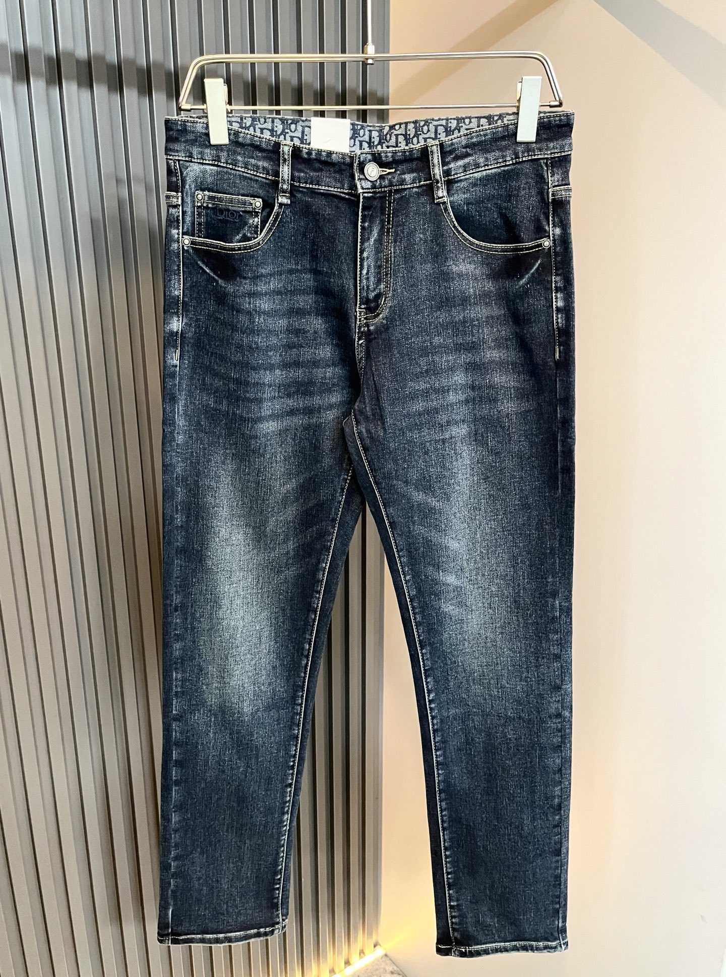 Dio*r 迪家 2025秋冬男士水洗小直筒牛仔裤！贸易公司渠道牛货，品相超赞，时尚圈万能的百搭裤王，欧