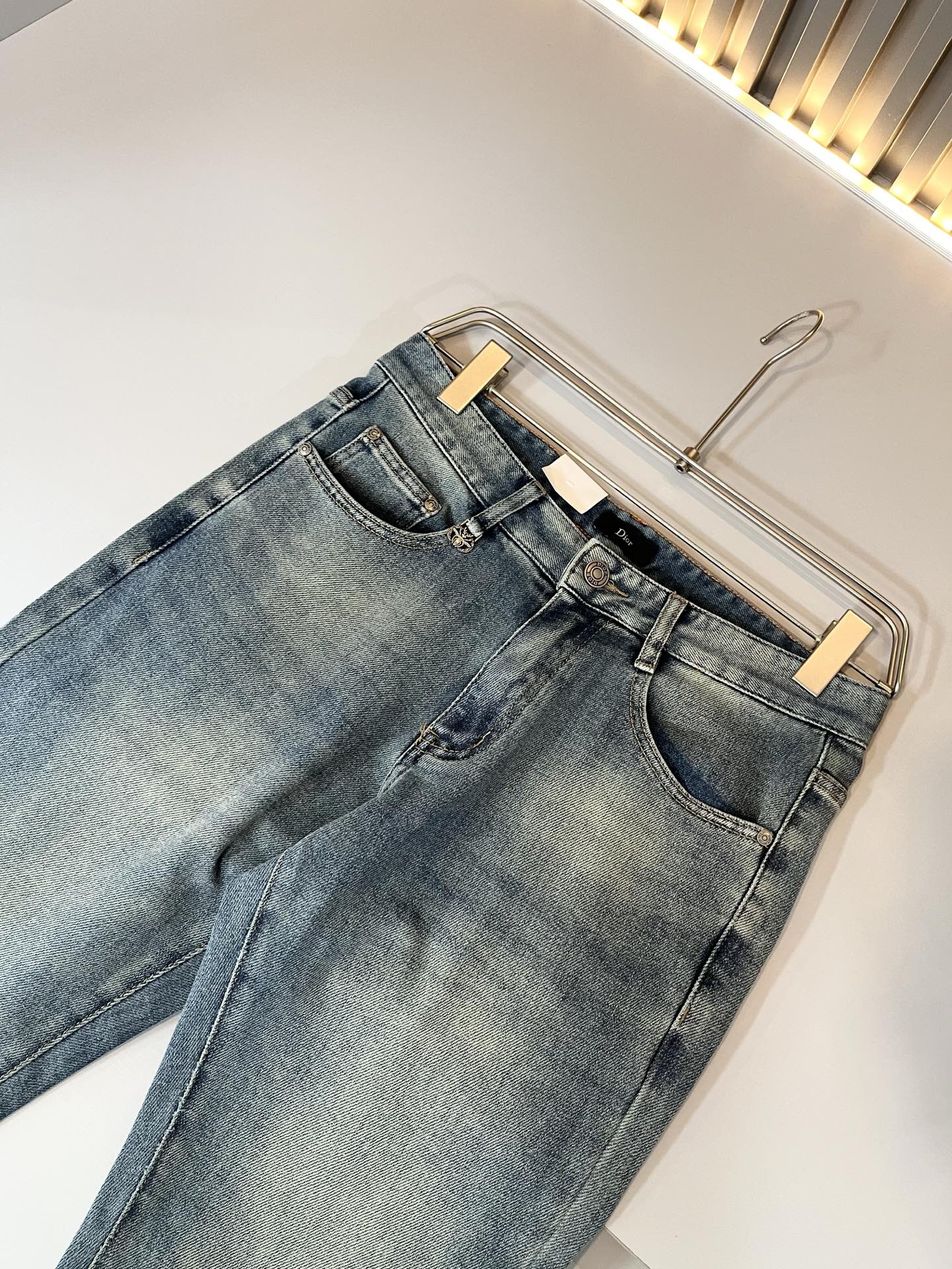 Dio*r 迪家 2025秋冬男士水洗小直筒牛仔裤！贸易公司渠道牛货，品相超赞，时尚圈万能的百搭裤王，欧